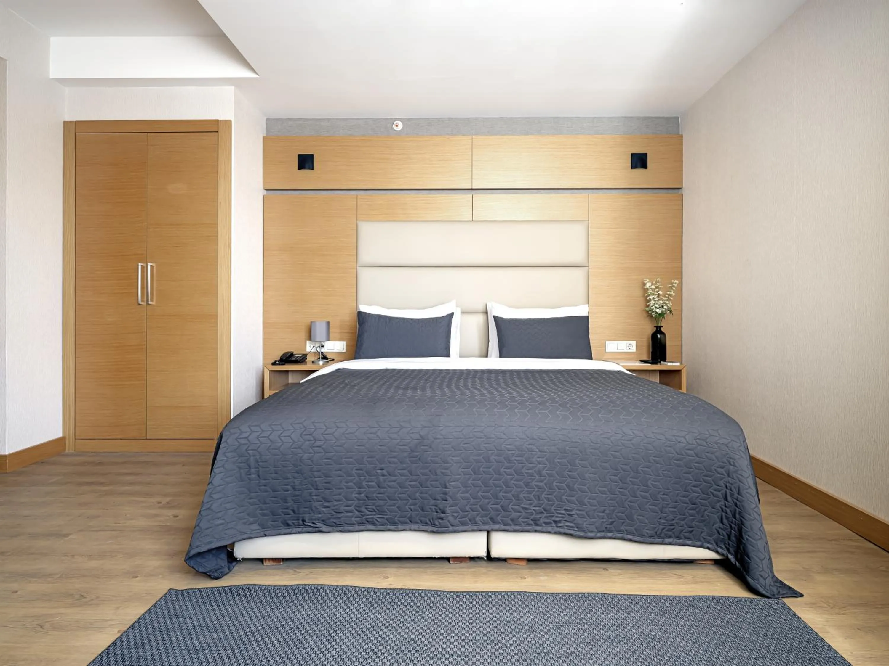 Bed in Merlin Hotel İstanbul