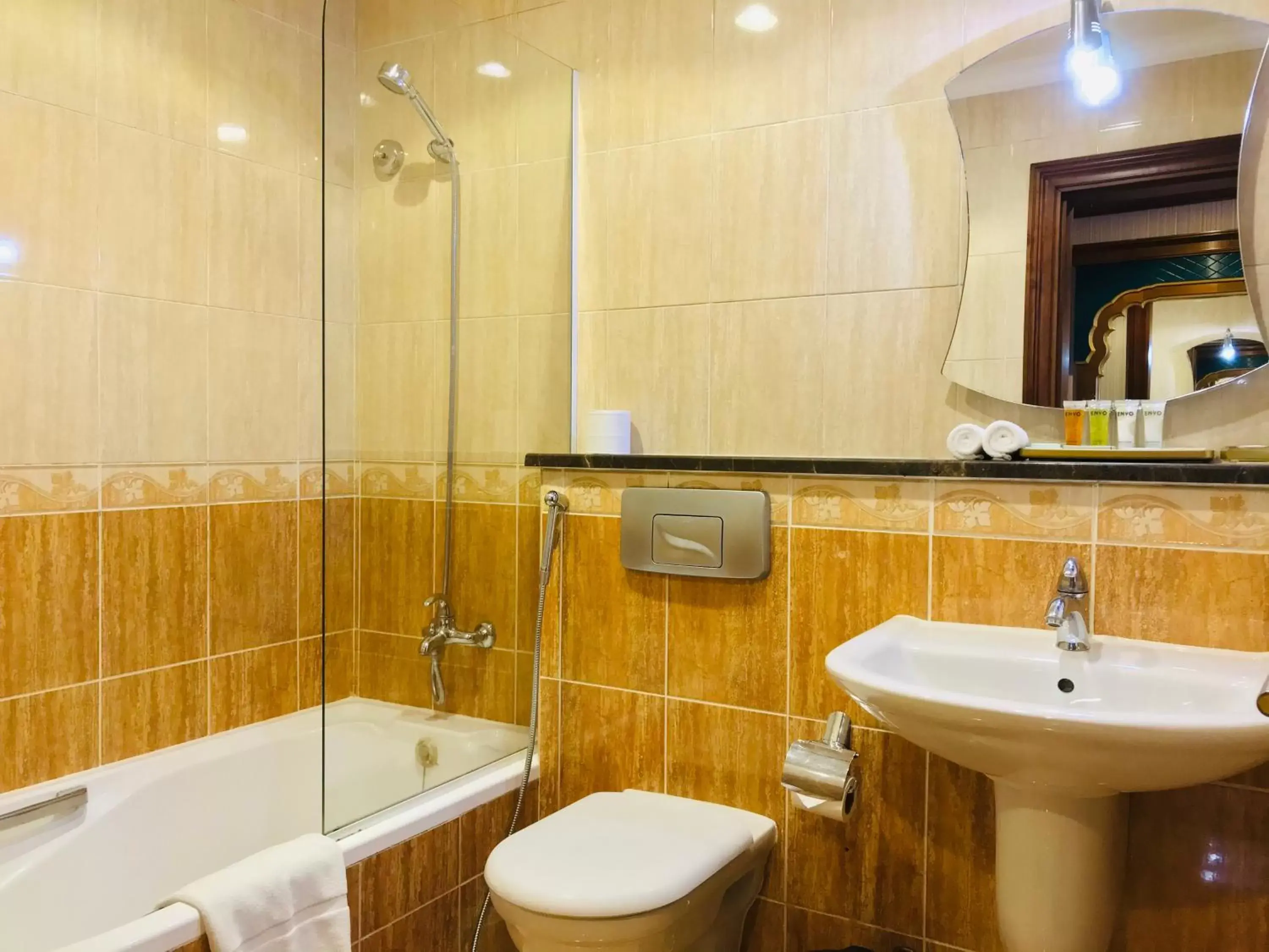 Shower, Bathroom in Riviera Hotel