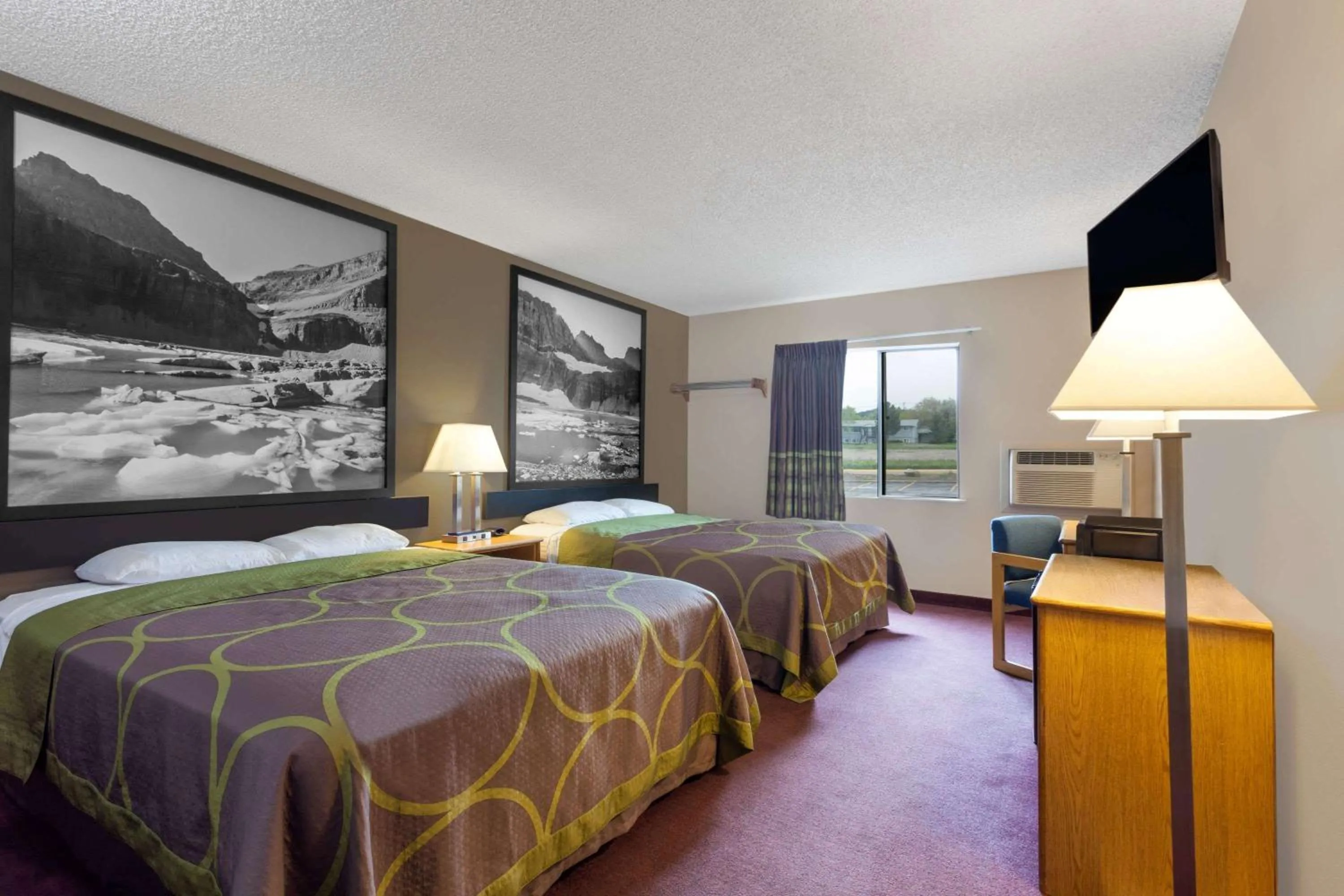 Photo of the whole room, Bed in Super 8 by Wyndham Helena