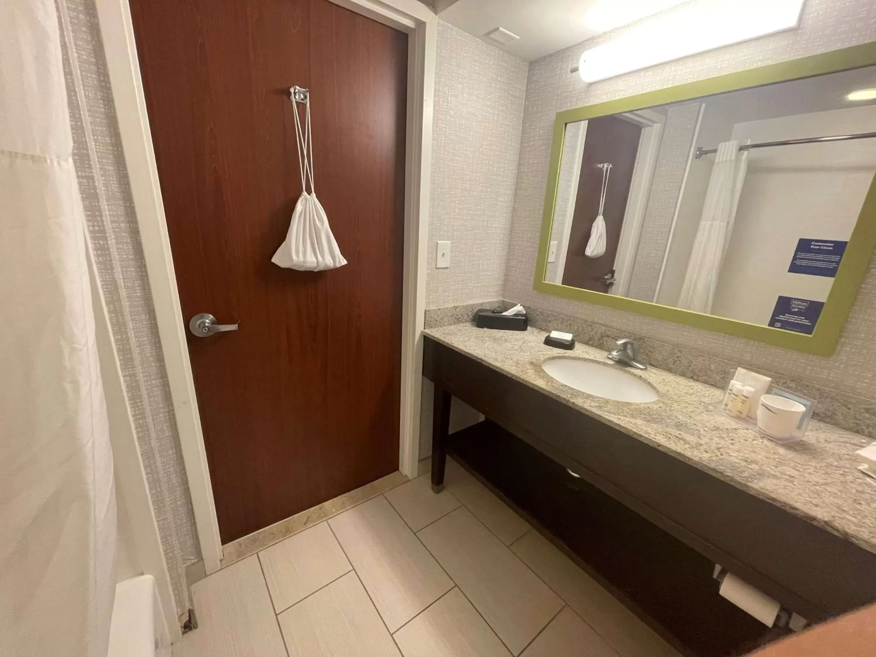 Bathroom in Hampton Inn Ridgefield Park