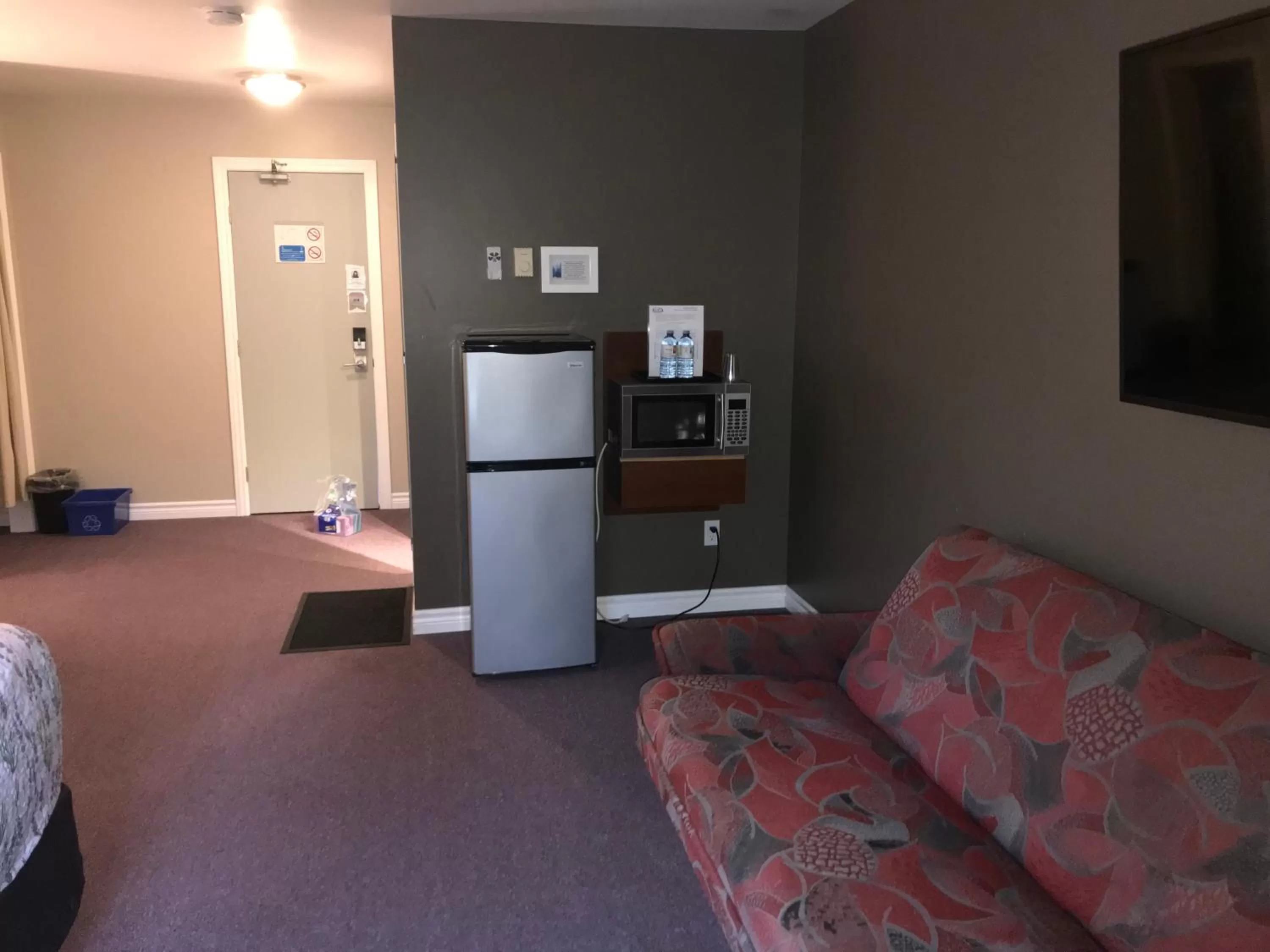 oven in Hush Lodge and Cottages