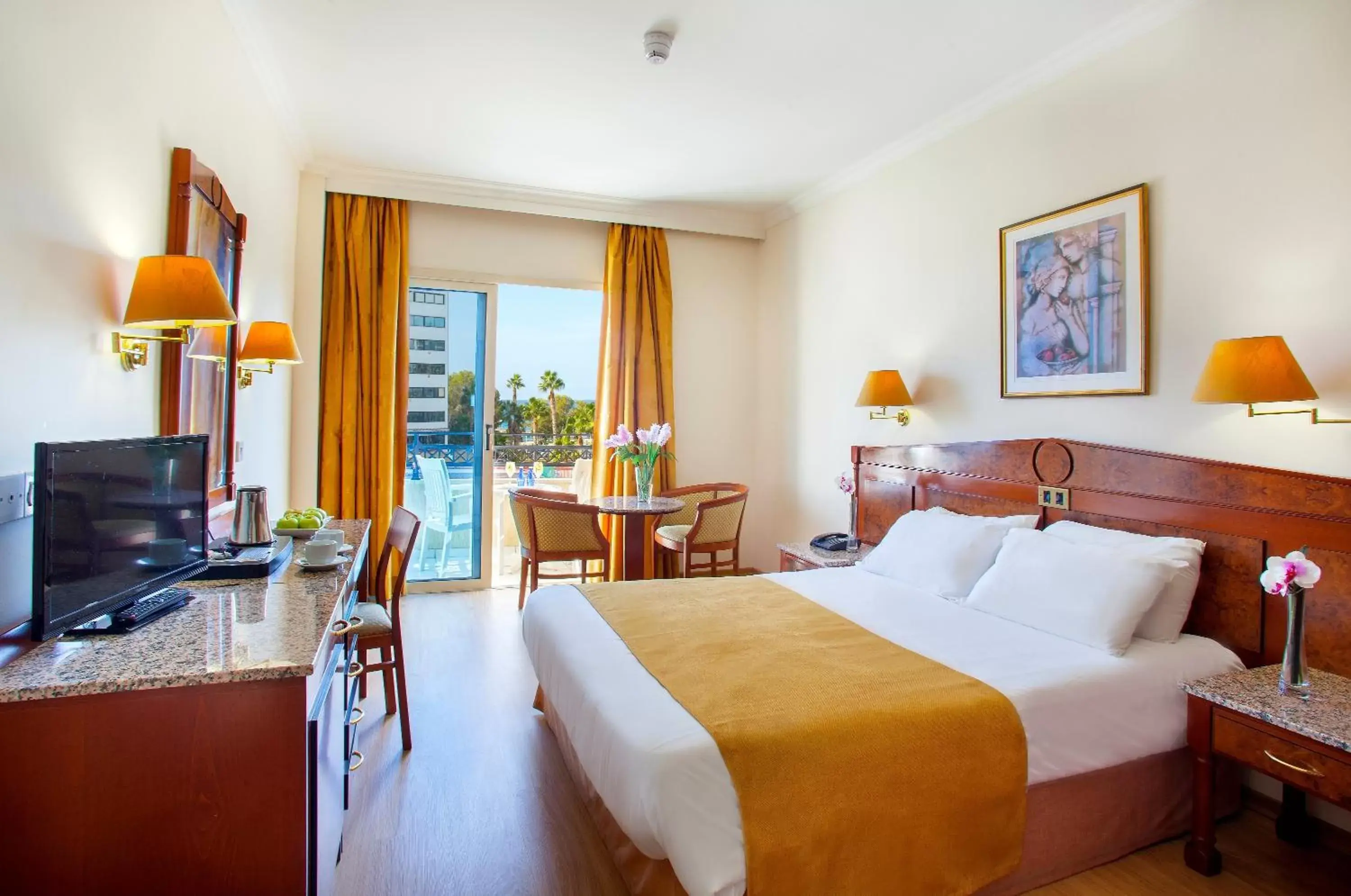 Bedroom in Kapetanios Limassol Hotel
