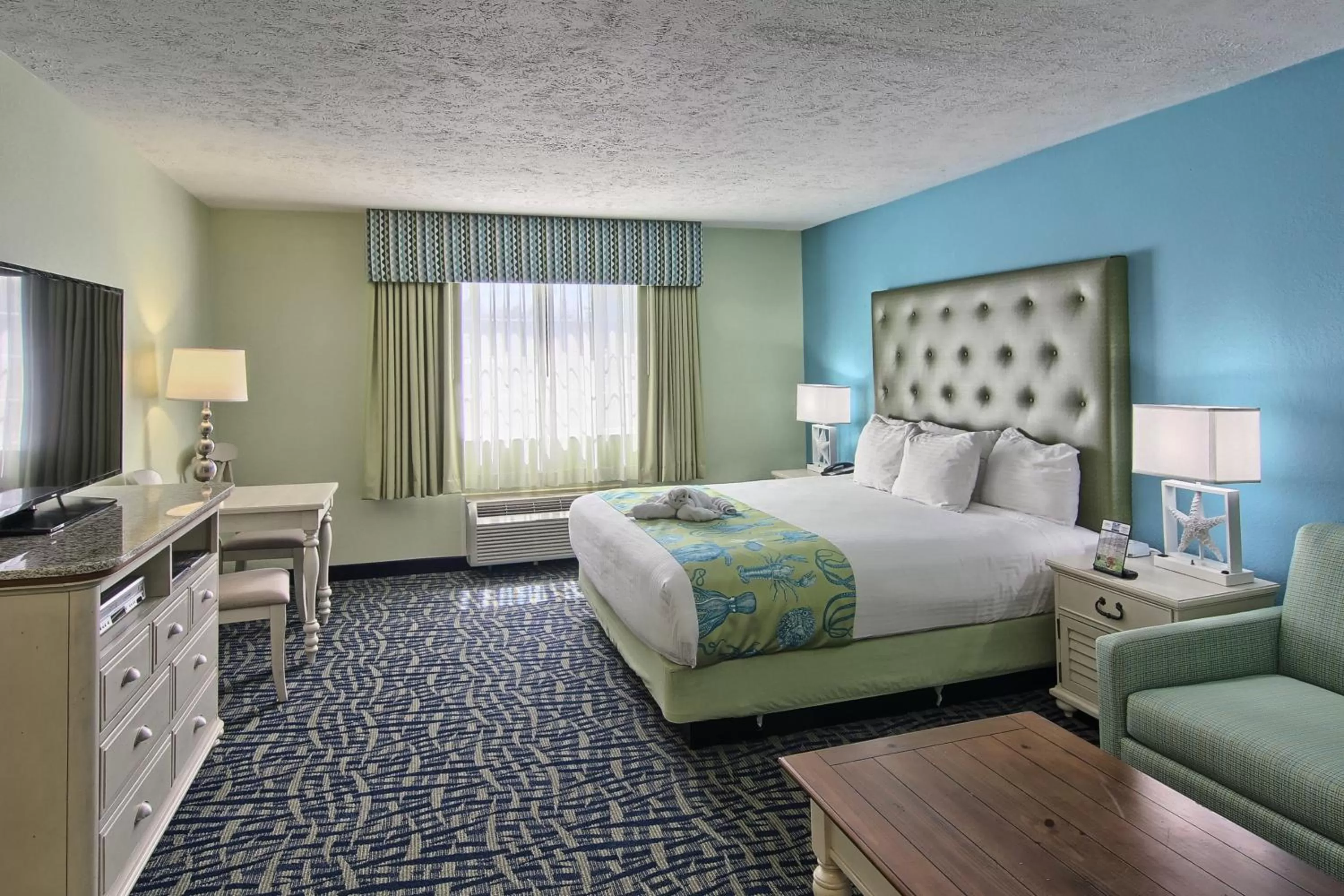 Living room, Bed in Sugar Beach Resort Hotel