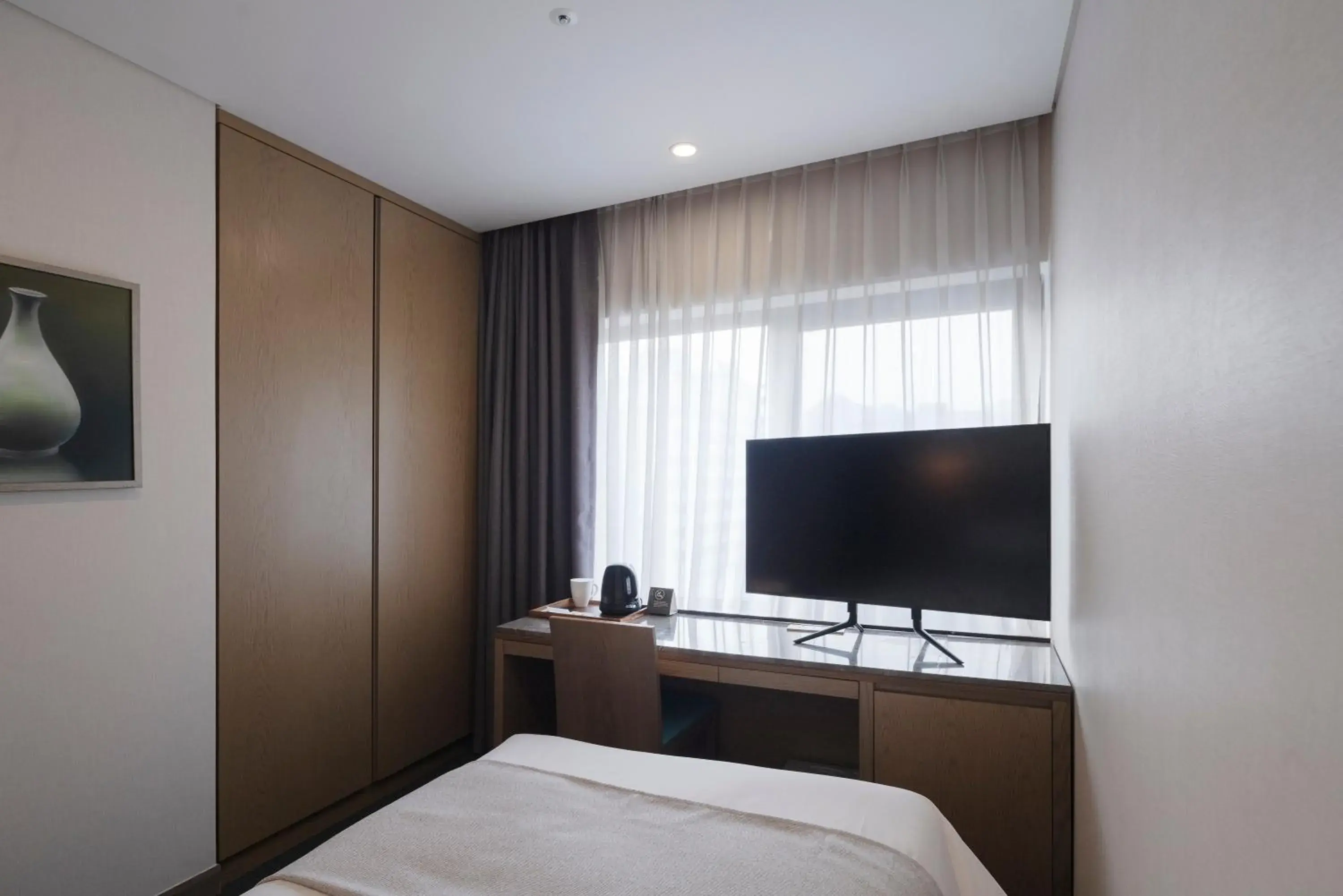 Bedroom, TV/Entertainment Center in Centermark Hotel Seoul