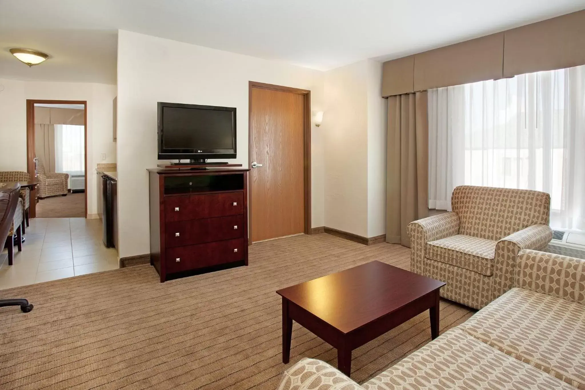Bedroom, Seating Area in Holiday Inn Express & Suites Buffalo, an IHG Hotel