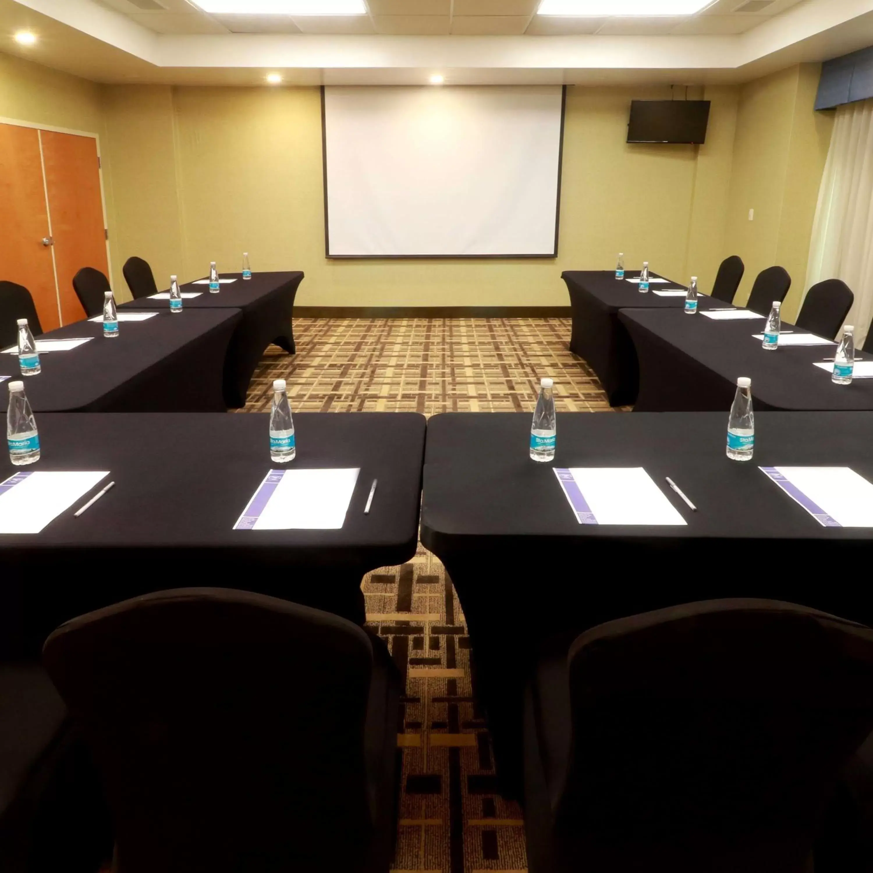 Meeting/conference room in Hampton by Hilton Reynosa Zona Industrial