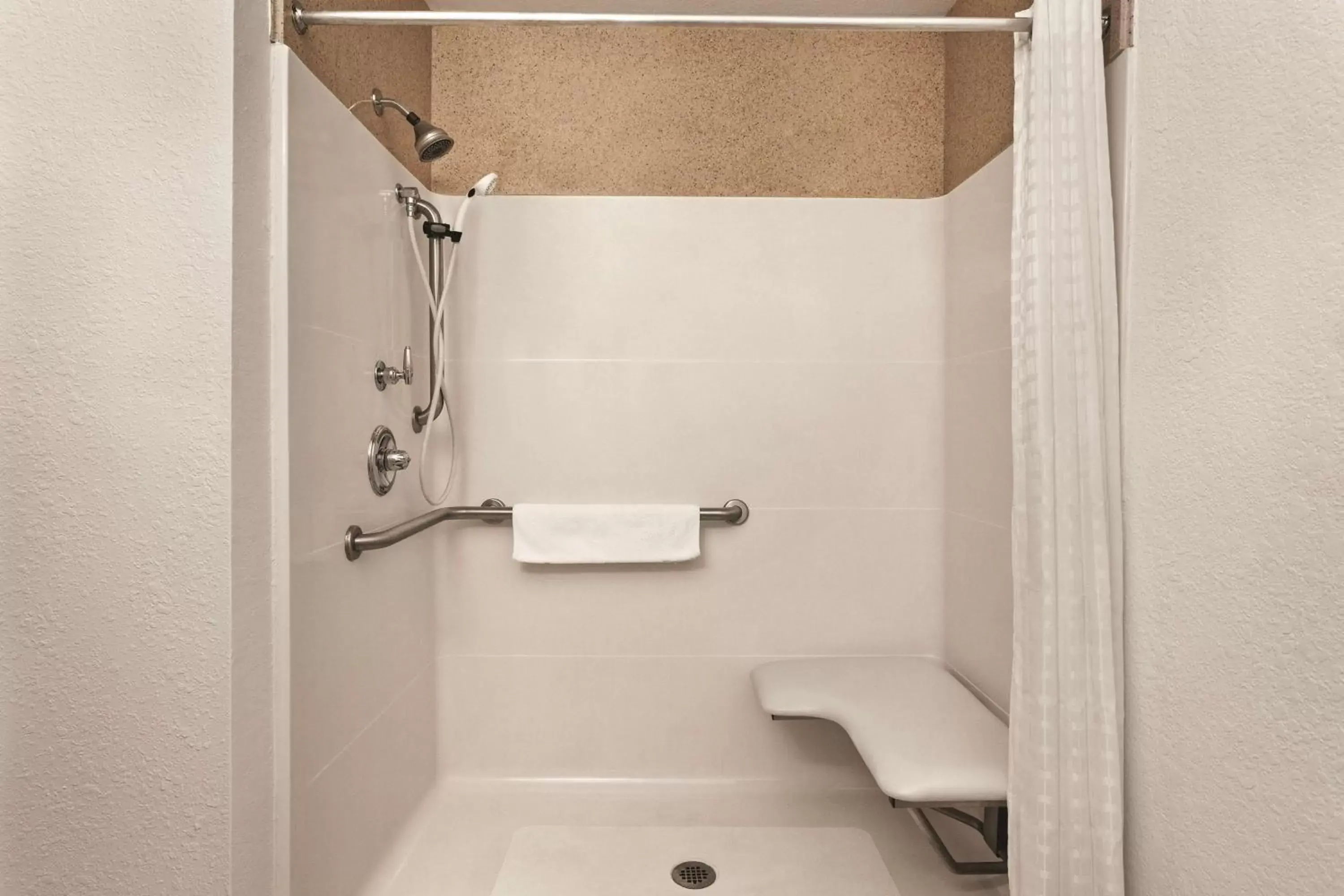 Shower, Bathroom in Country Inn & Suites by Radisson, Byram/Jackson South, MS