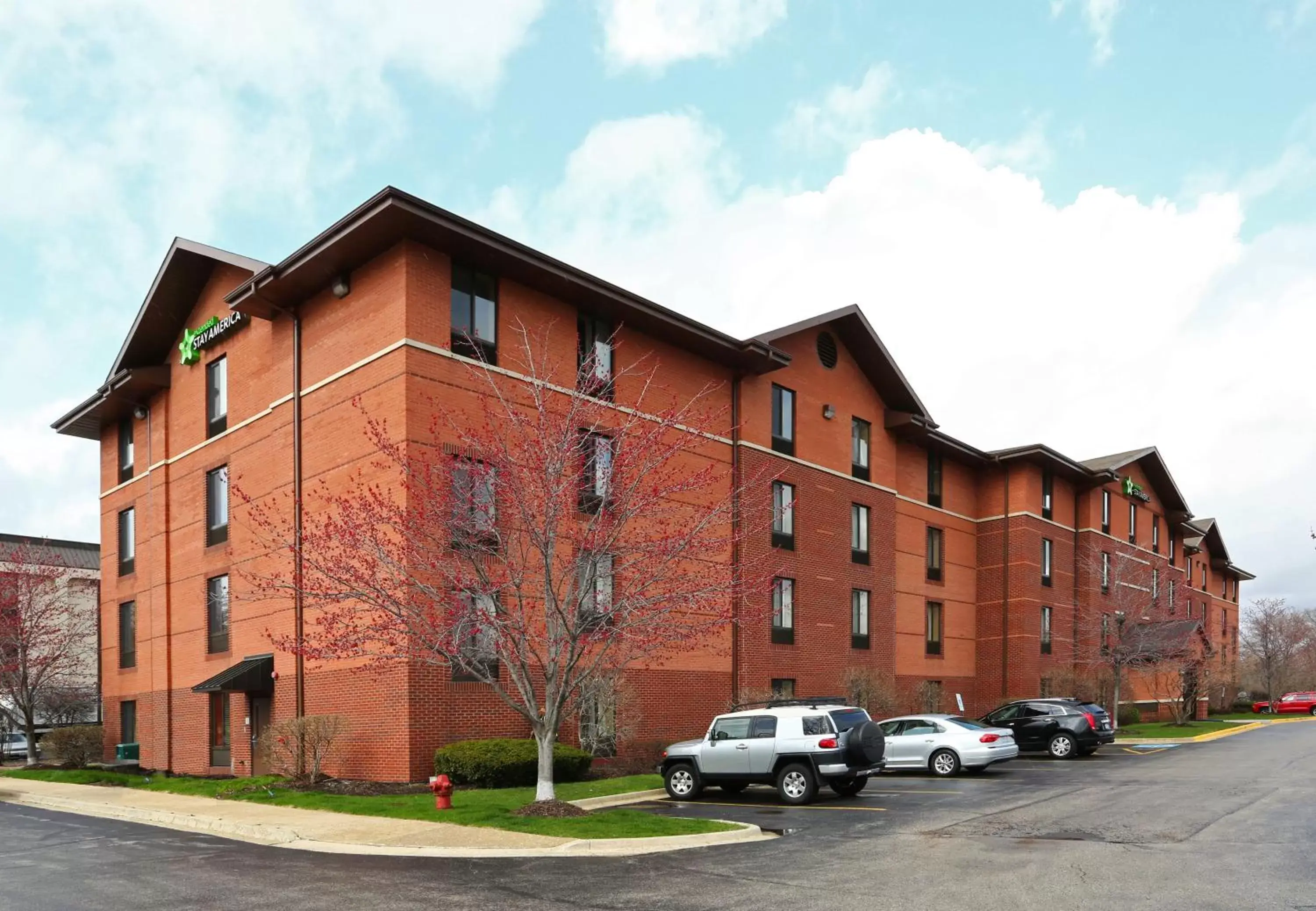Property Building in Extended Stay America Suites - Chicago - Lombard - Yorktown Center