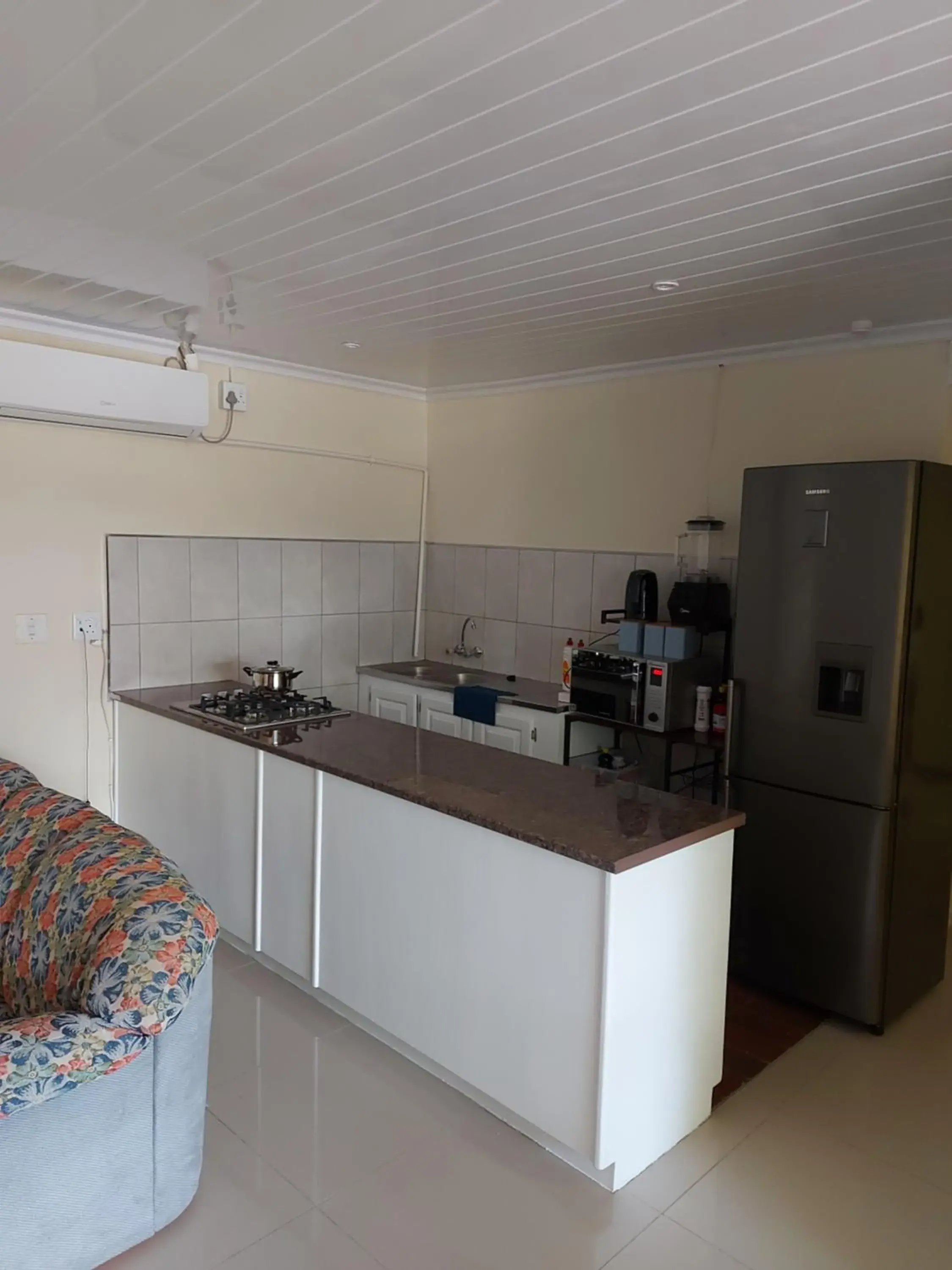 Kitchen or kitchenette, Kitchen/Kitchenette in Purple Olive Guest House