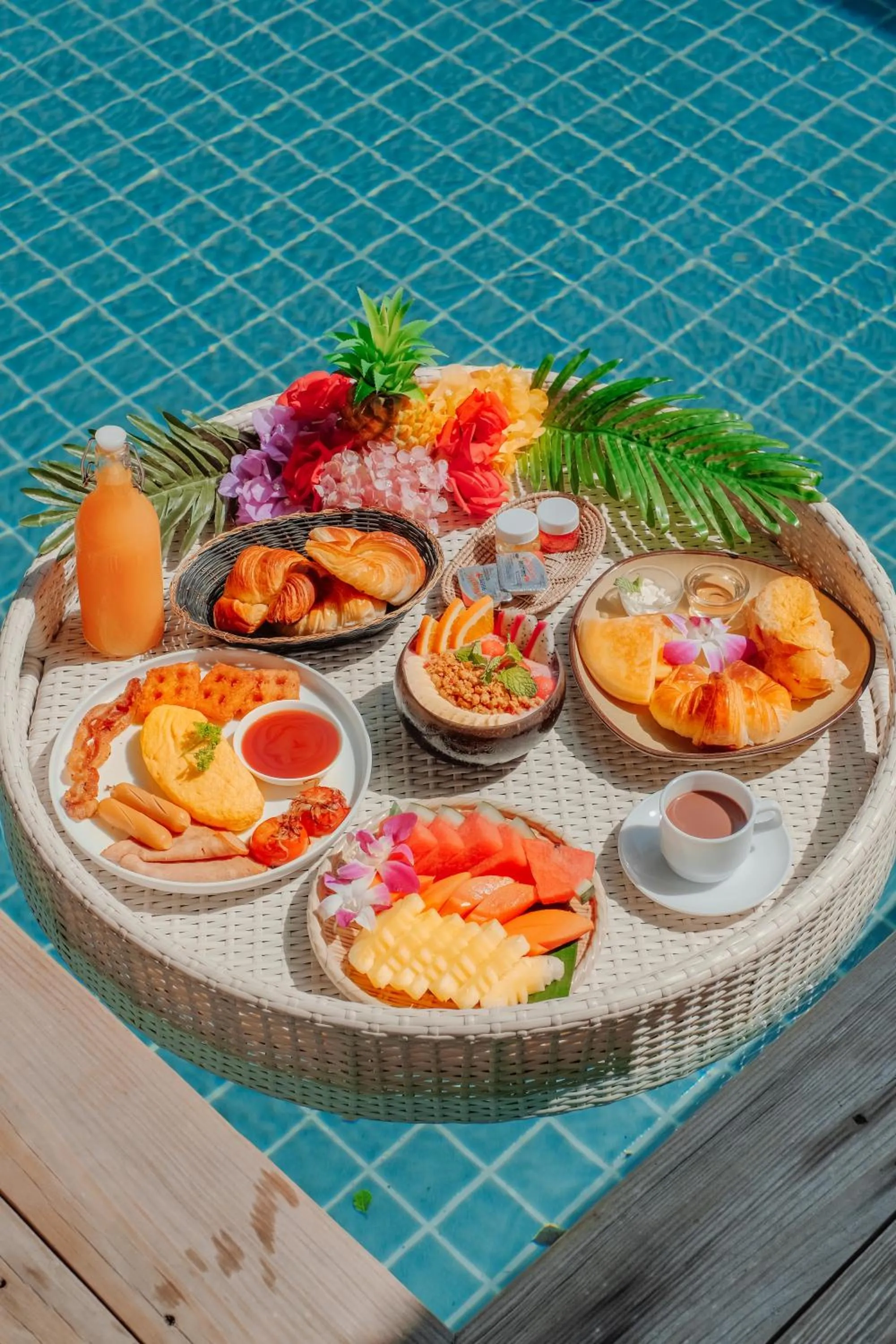 Food and drinks in Tango Luxe Beach Villa, Koh Samui
