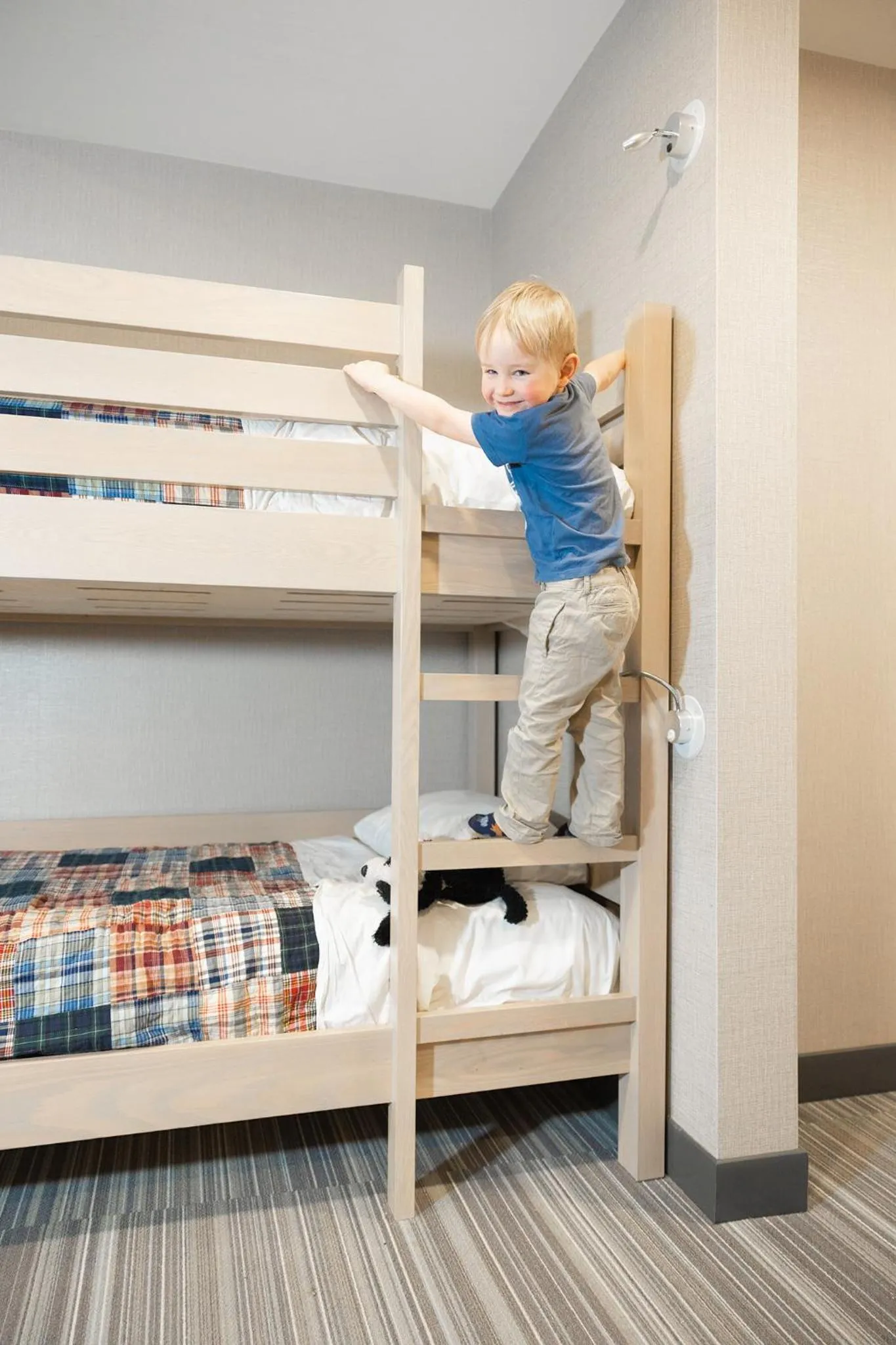 children, Bed in Mountaineer Lodge