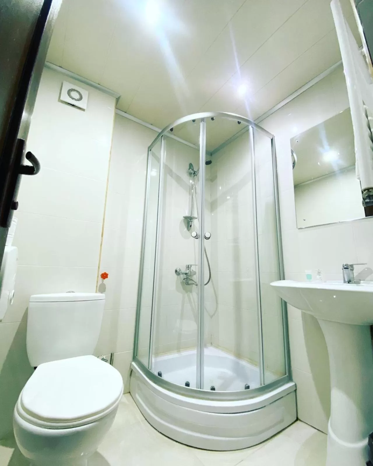 Bathroom in Hotel Banguriani