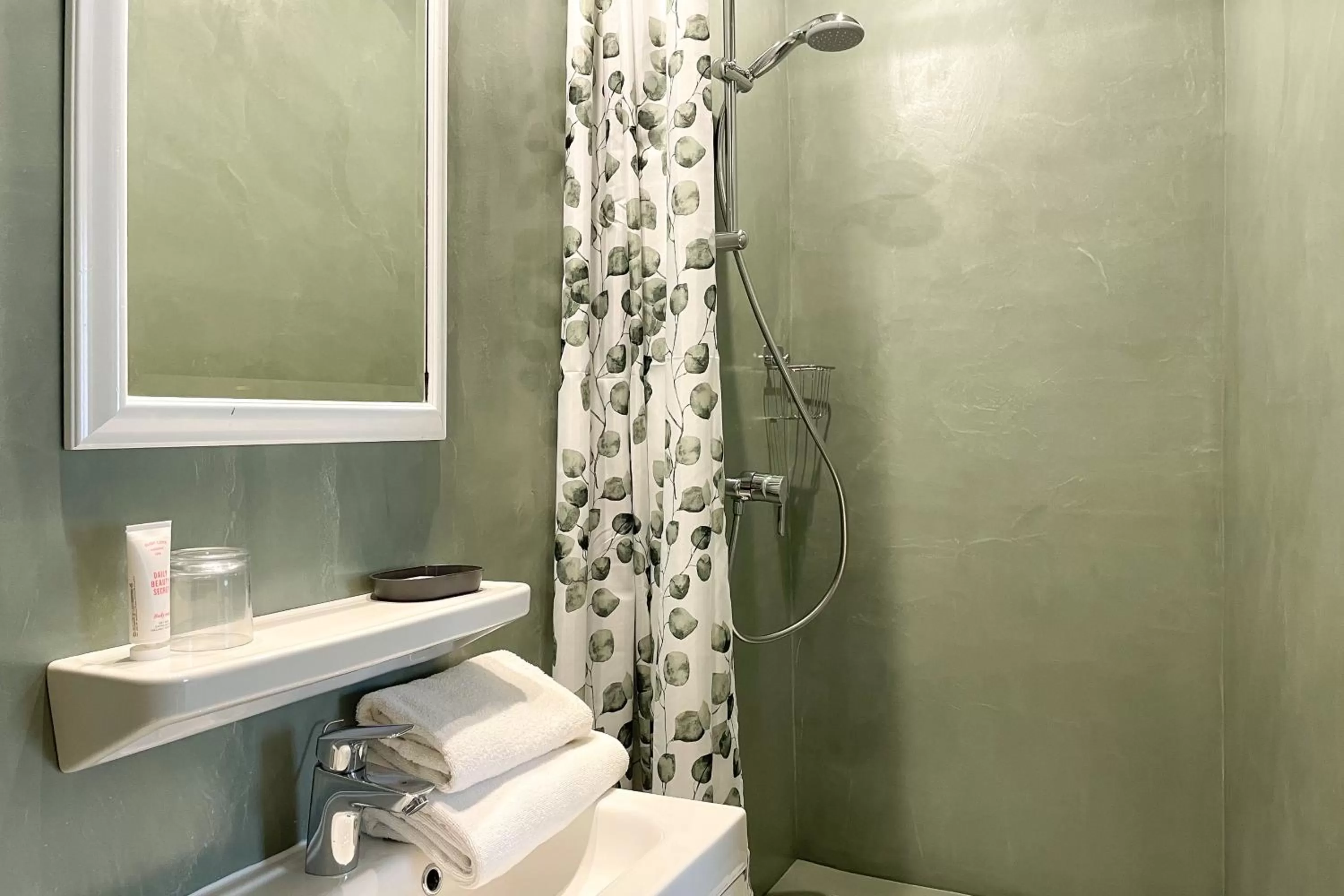 Bathroom in Hotel Le Magnan