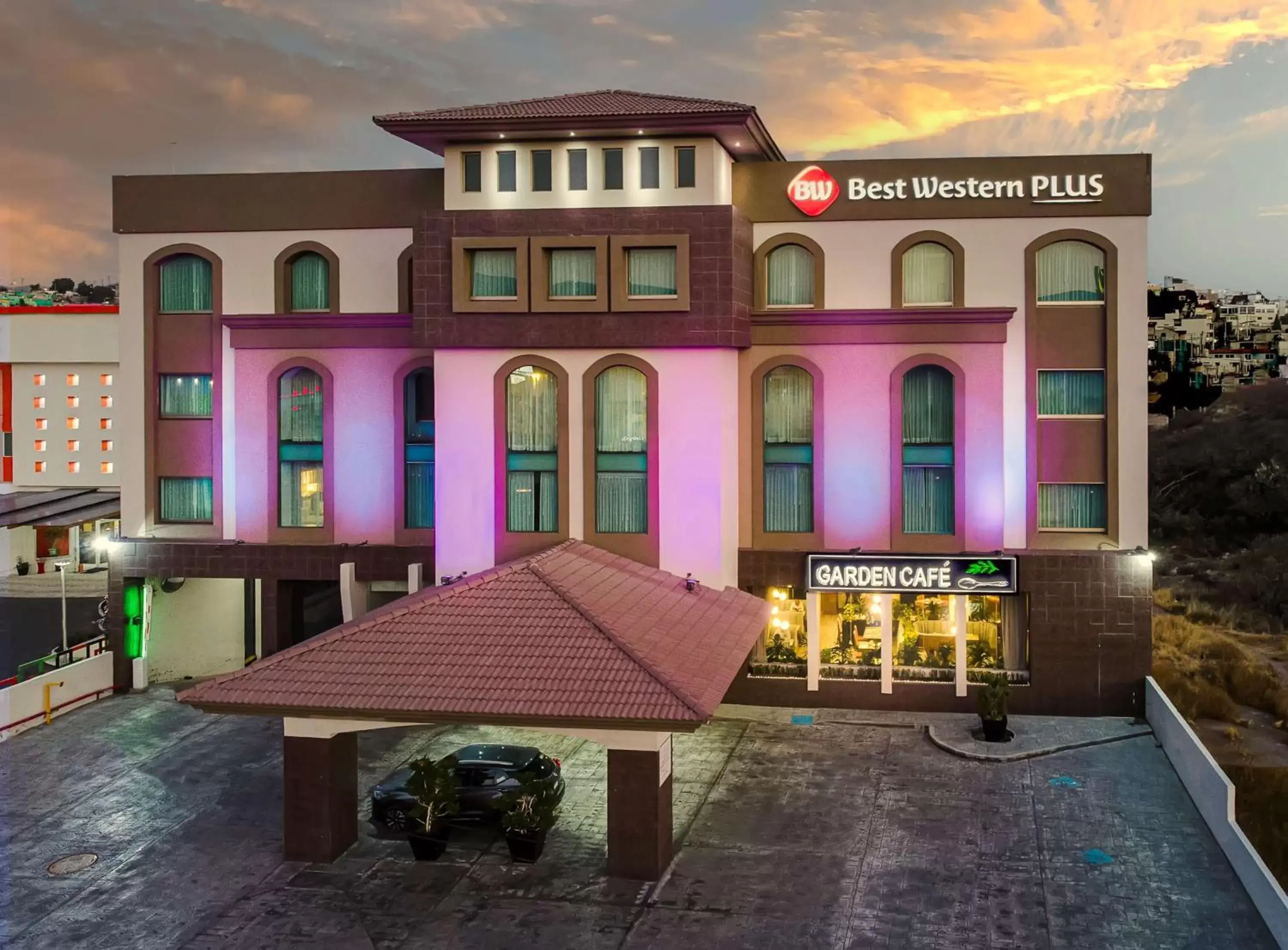 Property building in Best Western Plus Santa Cecilia Pachuca