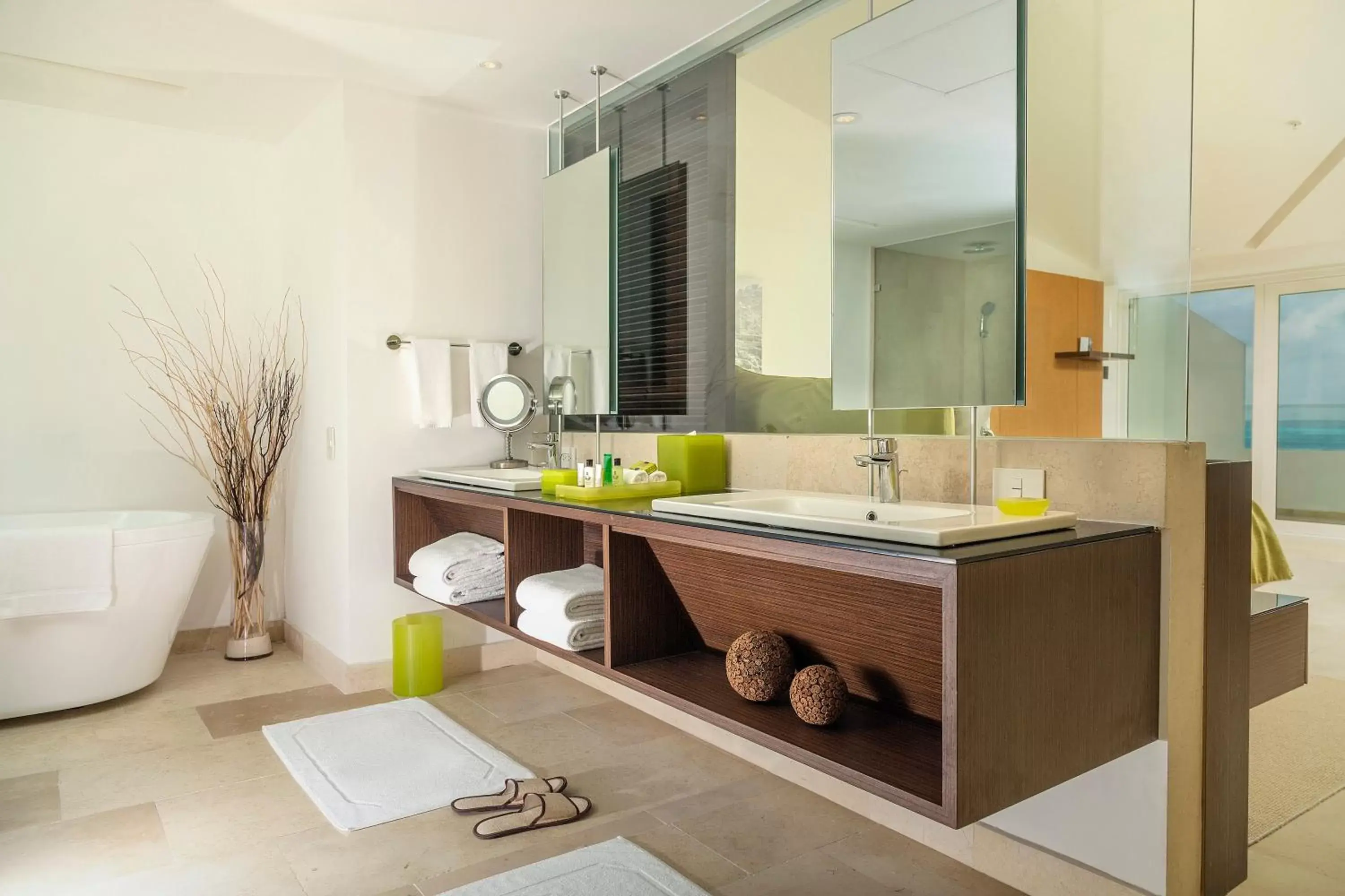 Bathroom in InterContinental Presidente Cancun Resort