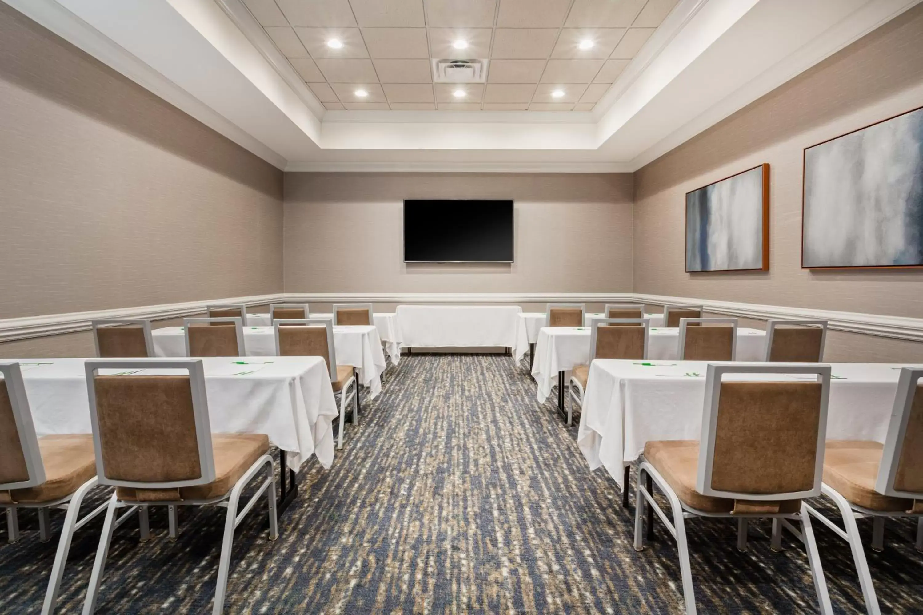 Meeting/conference room in Holiday Inn Valdosta Conference Center, an IHG Hotel