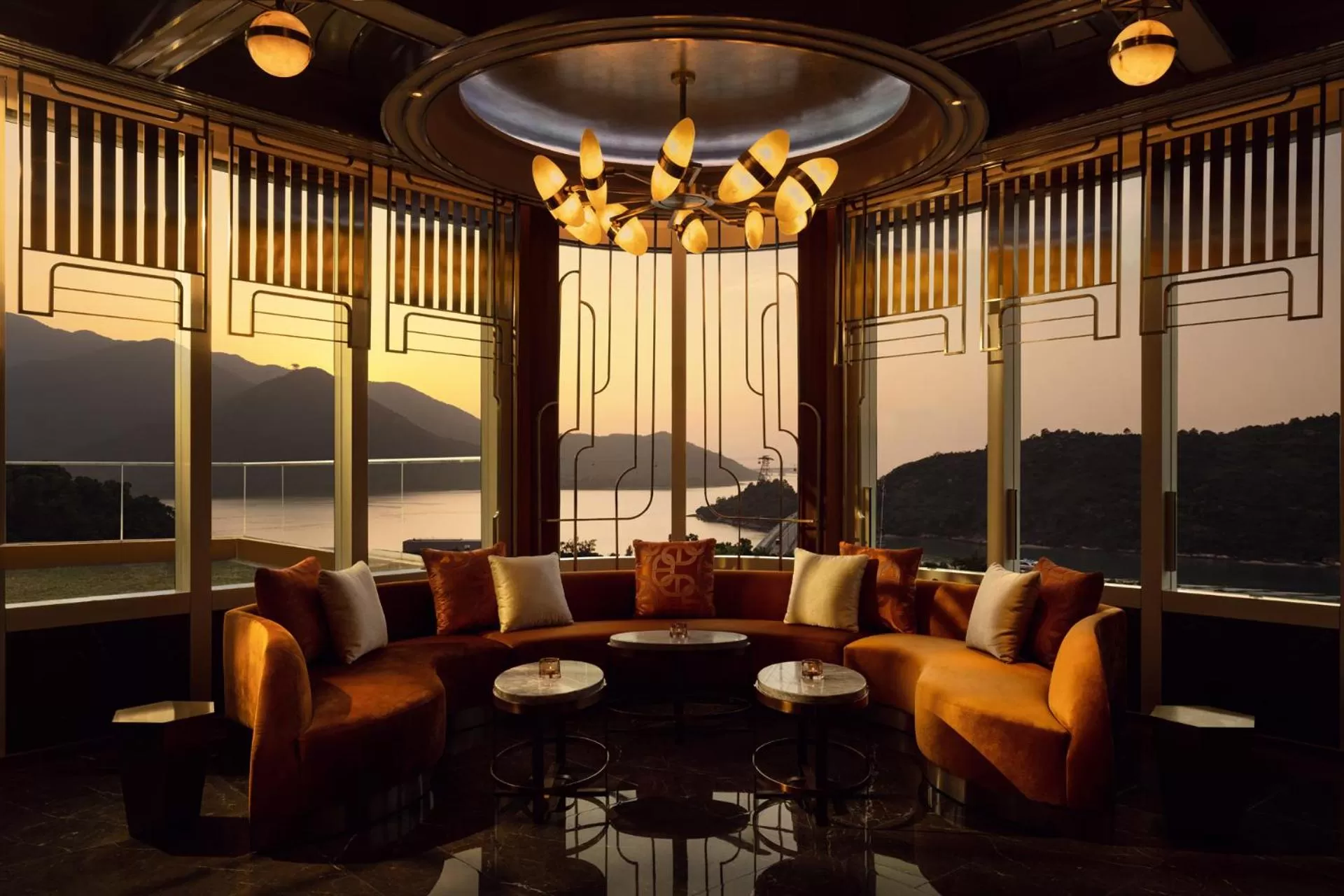 Restaurant/places to eat in The Silveri Hotel Hong Kong - MGallery Collection