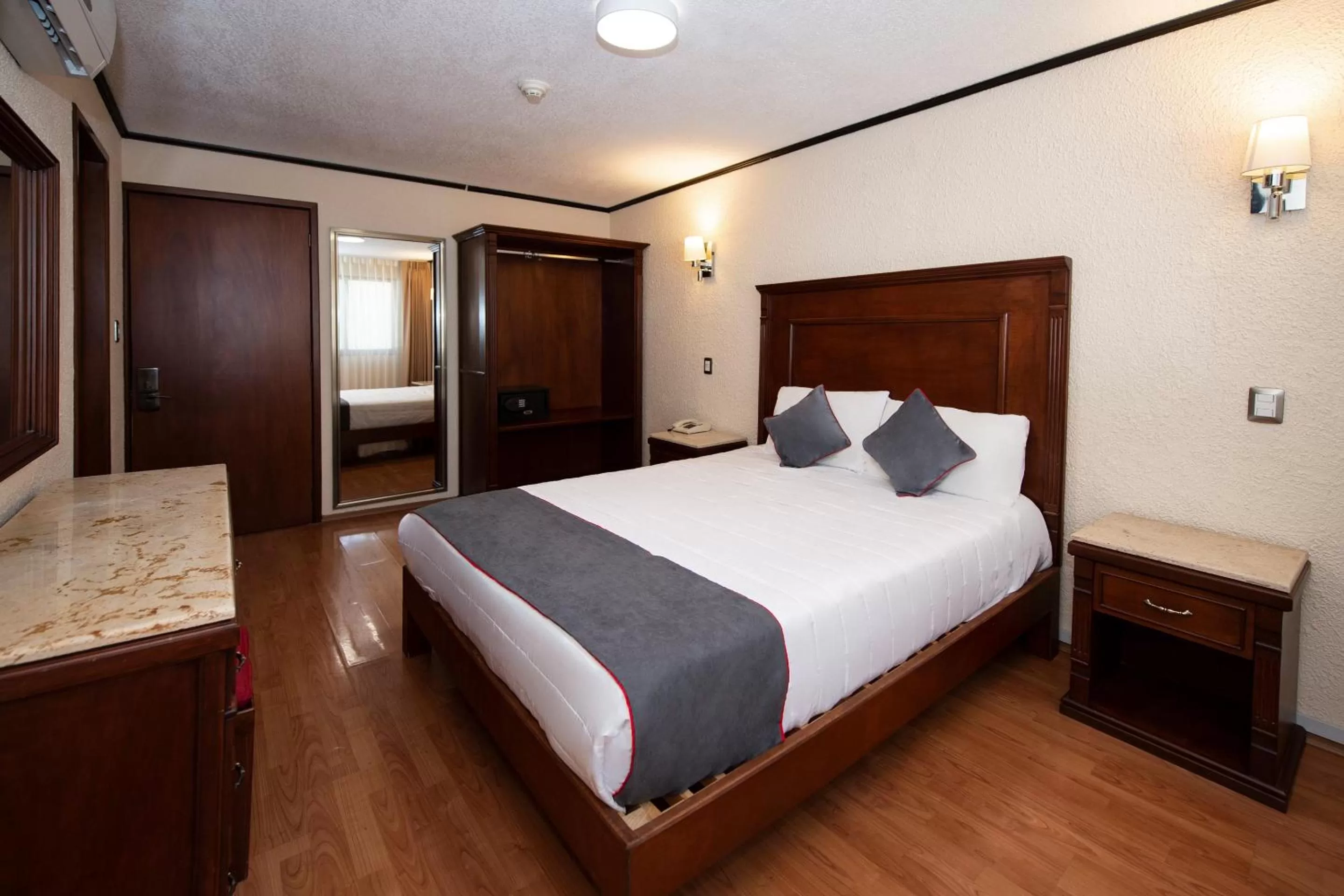 Bedroom, Bed in Hotel Senorial