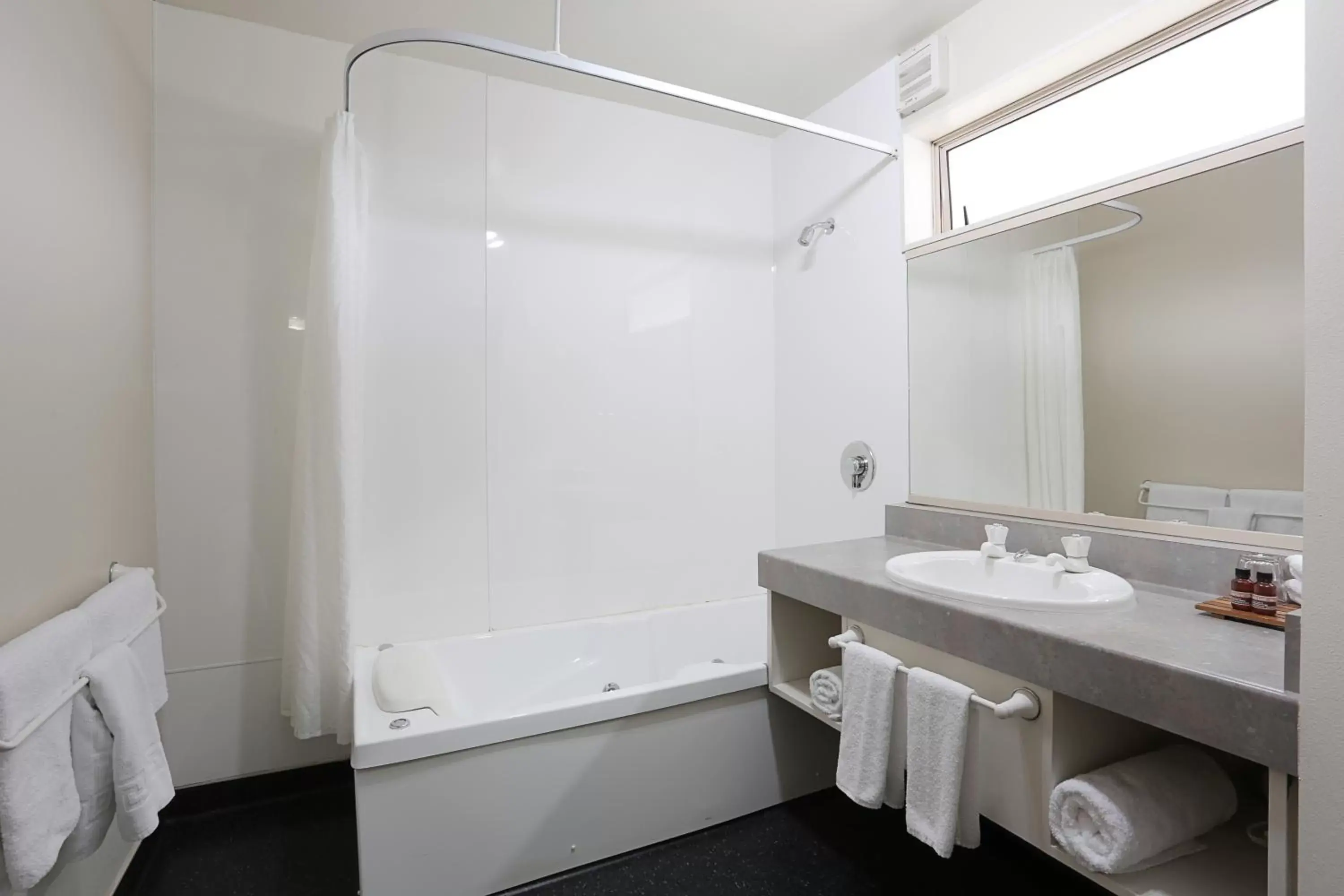 Bathroom in Homestead Villa Motel