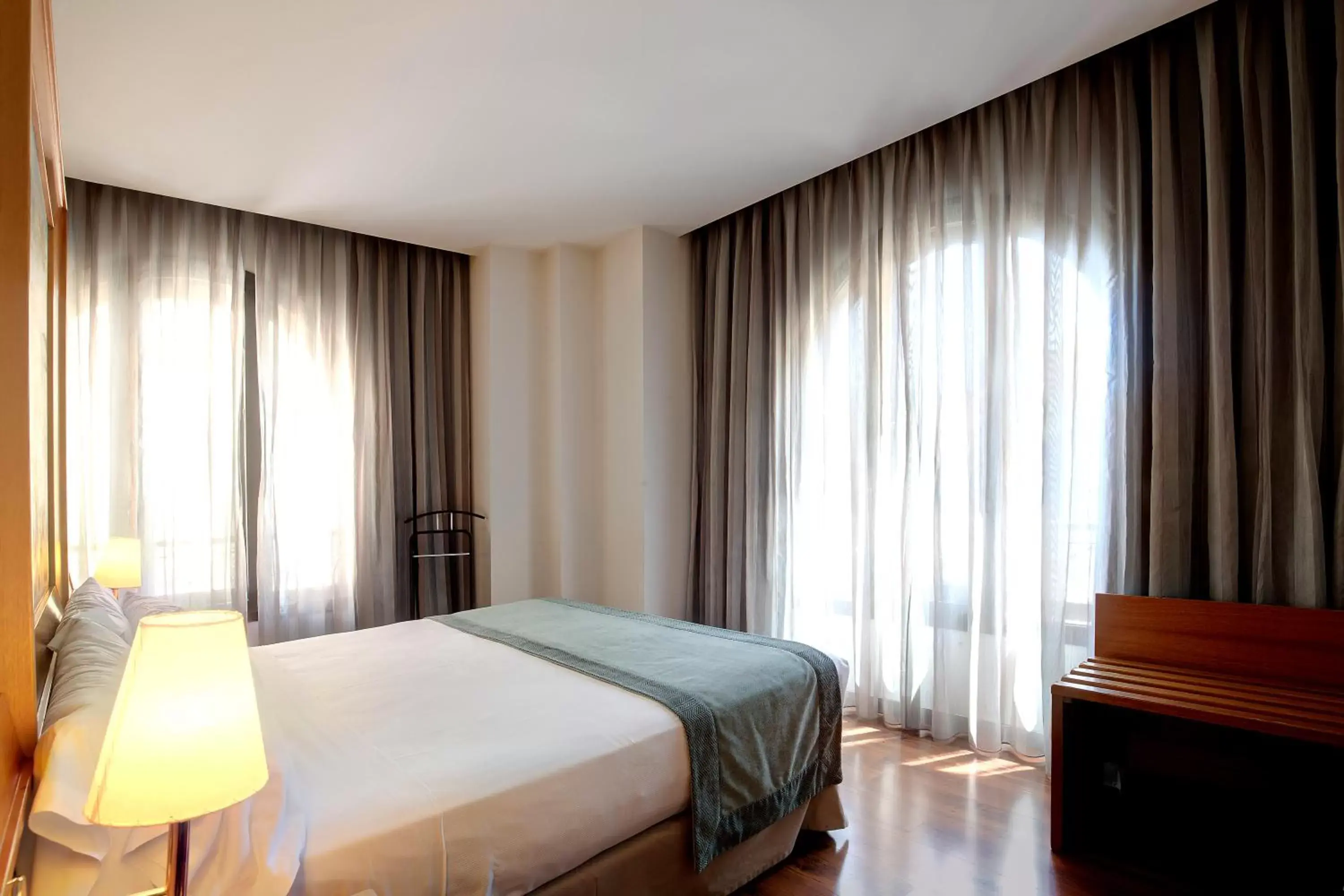 Single Room in Catalonia Excelsior Hotel
