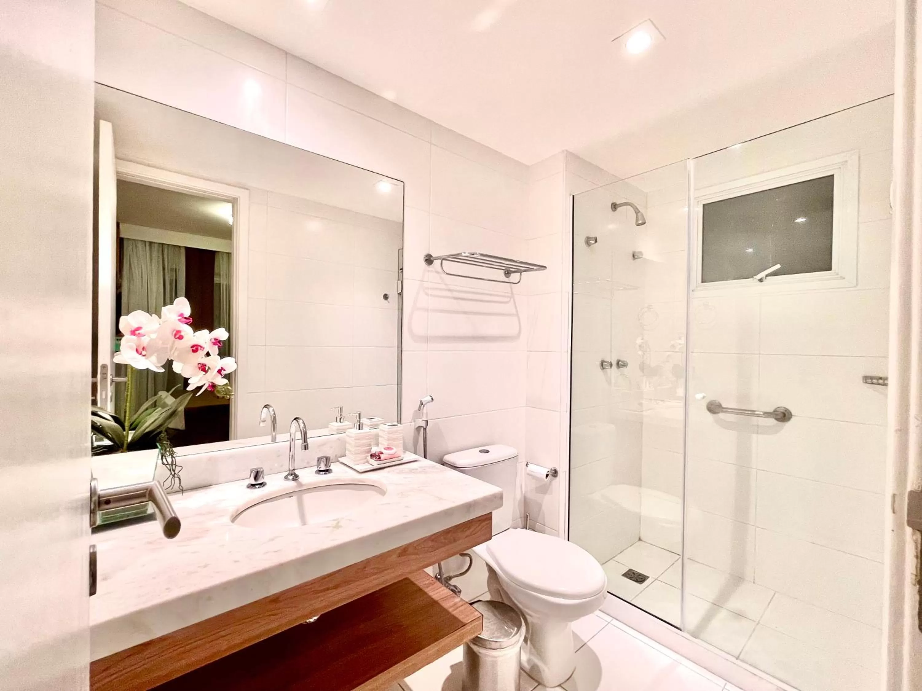 Shower, Bathroom in Suíte & Flat Premium Rio Stay - Rio Centro