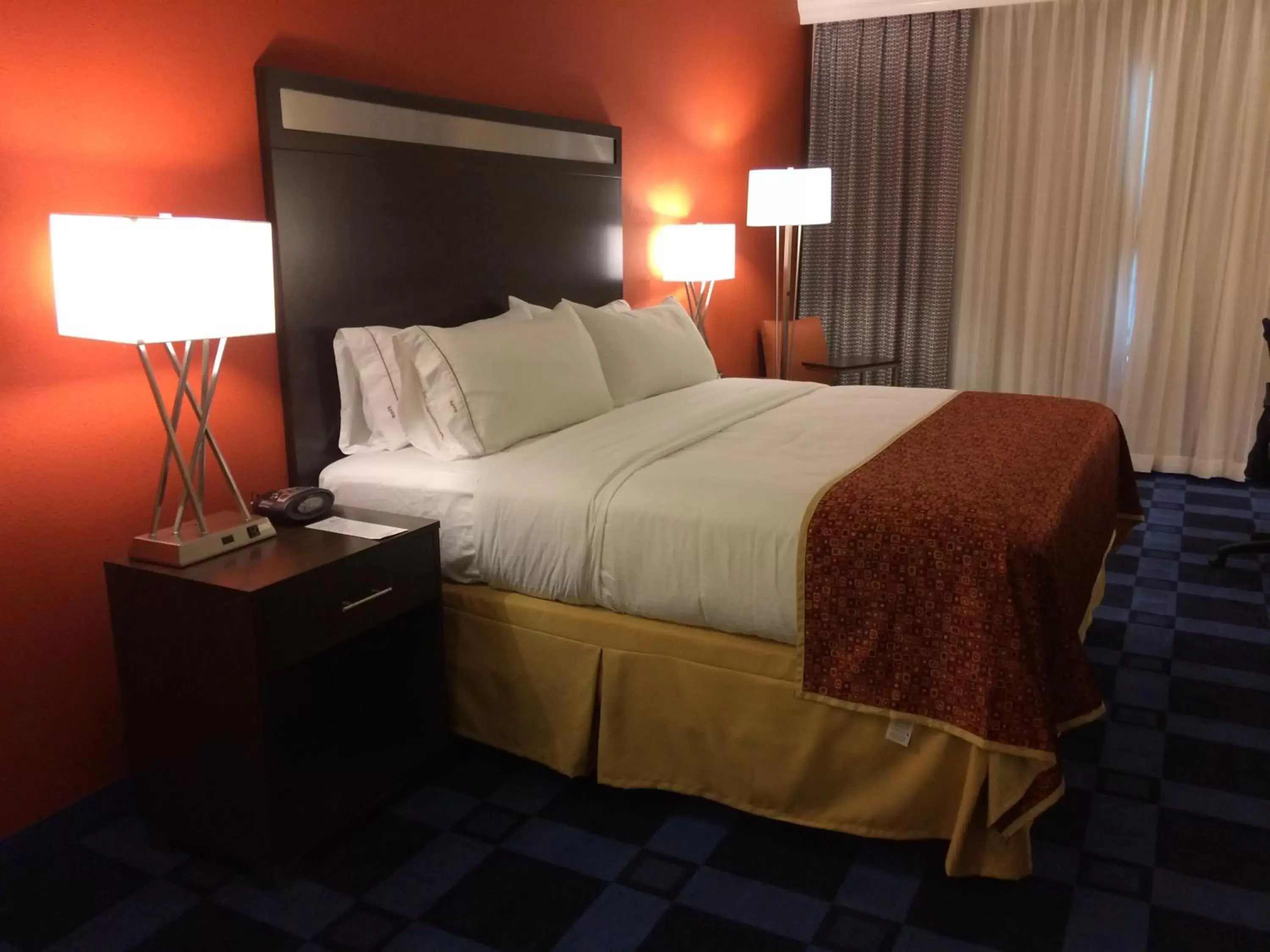 Bedroom, Bed in Holiday Inn Express and Suites Columbia University Area, an IHG Hotel