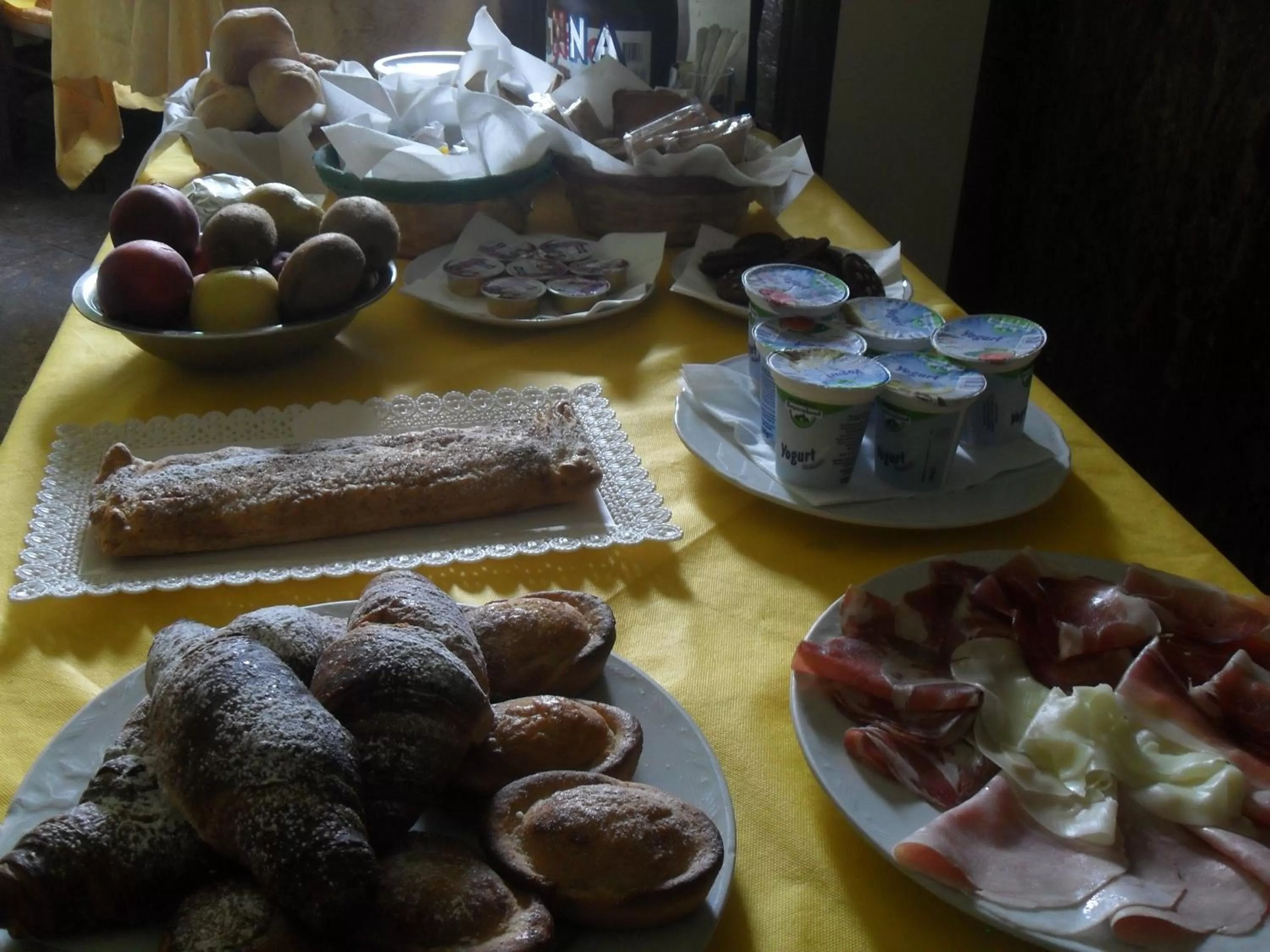 Italian breakfast in Mamma Assunta