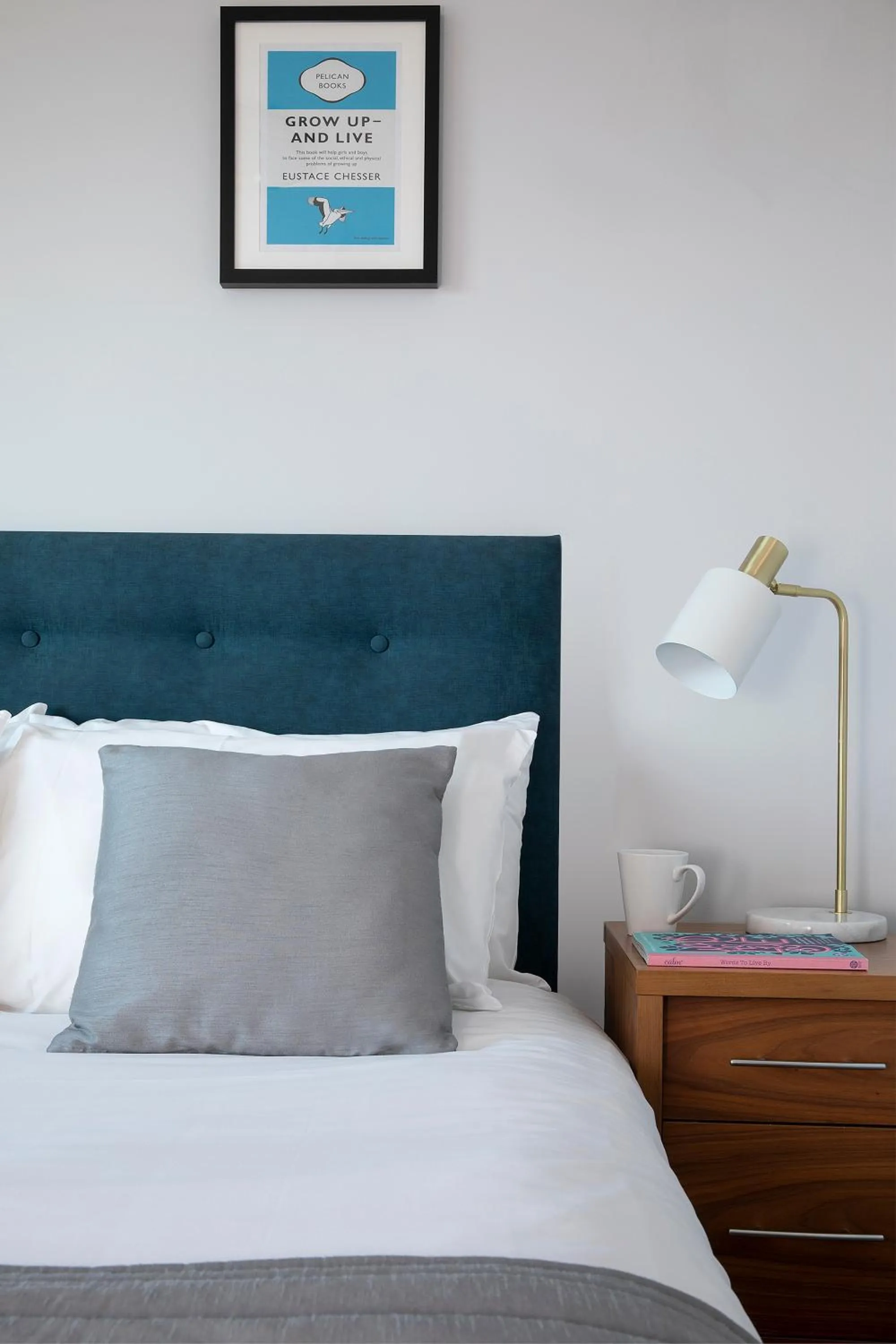 Bedroom, Bed in HQ Aparthotel Farnborough