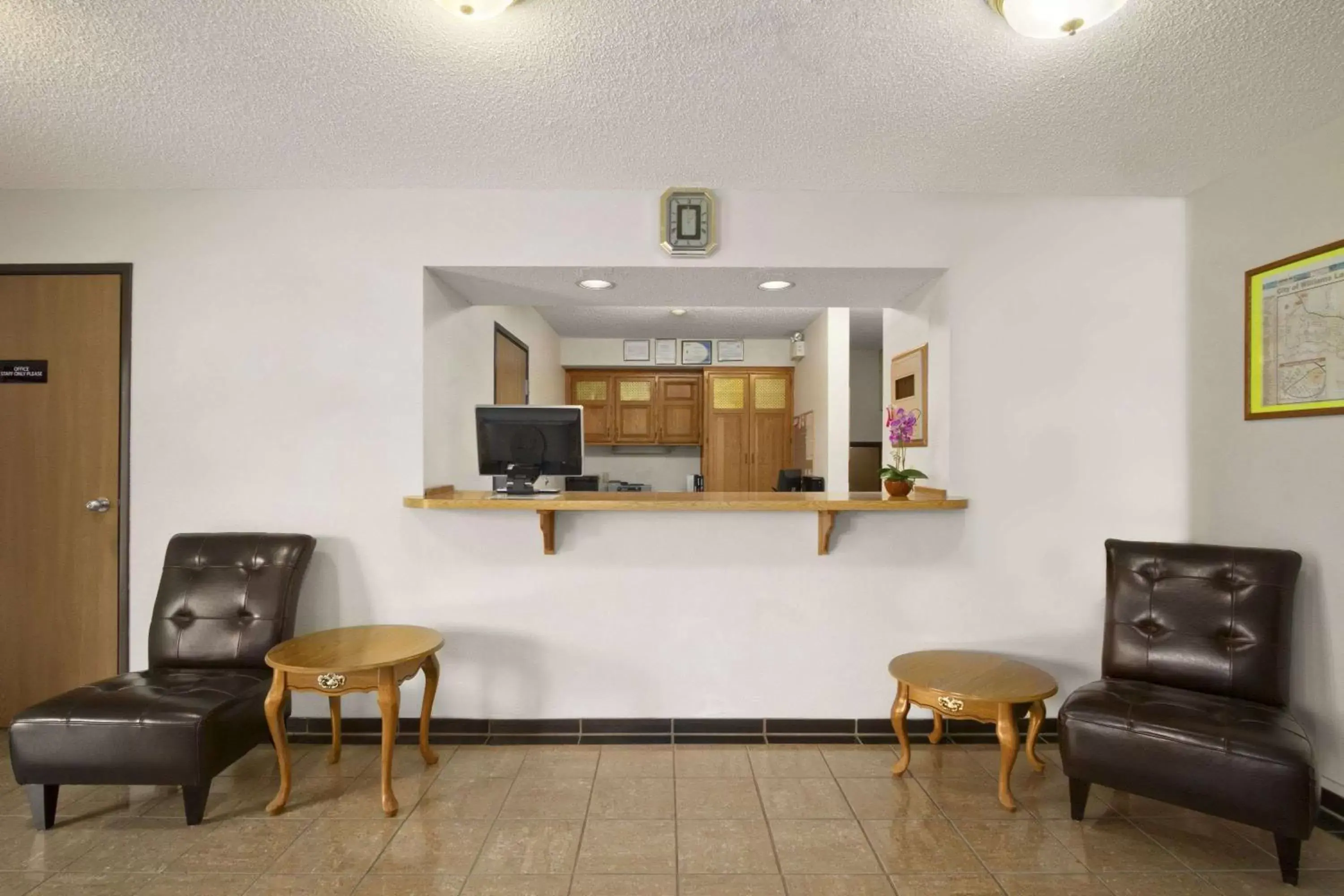 Lobby or reception in Super 8 by Wyndham Williams Lake BC Lobby or reception in Super 8 by Wyndham Williams Lake BC