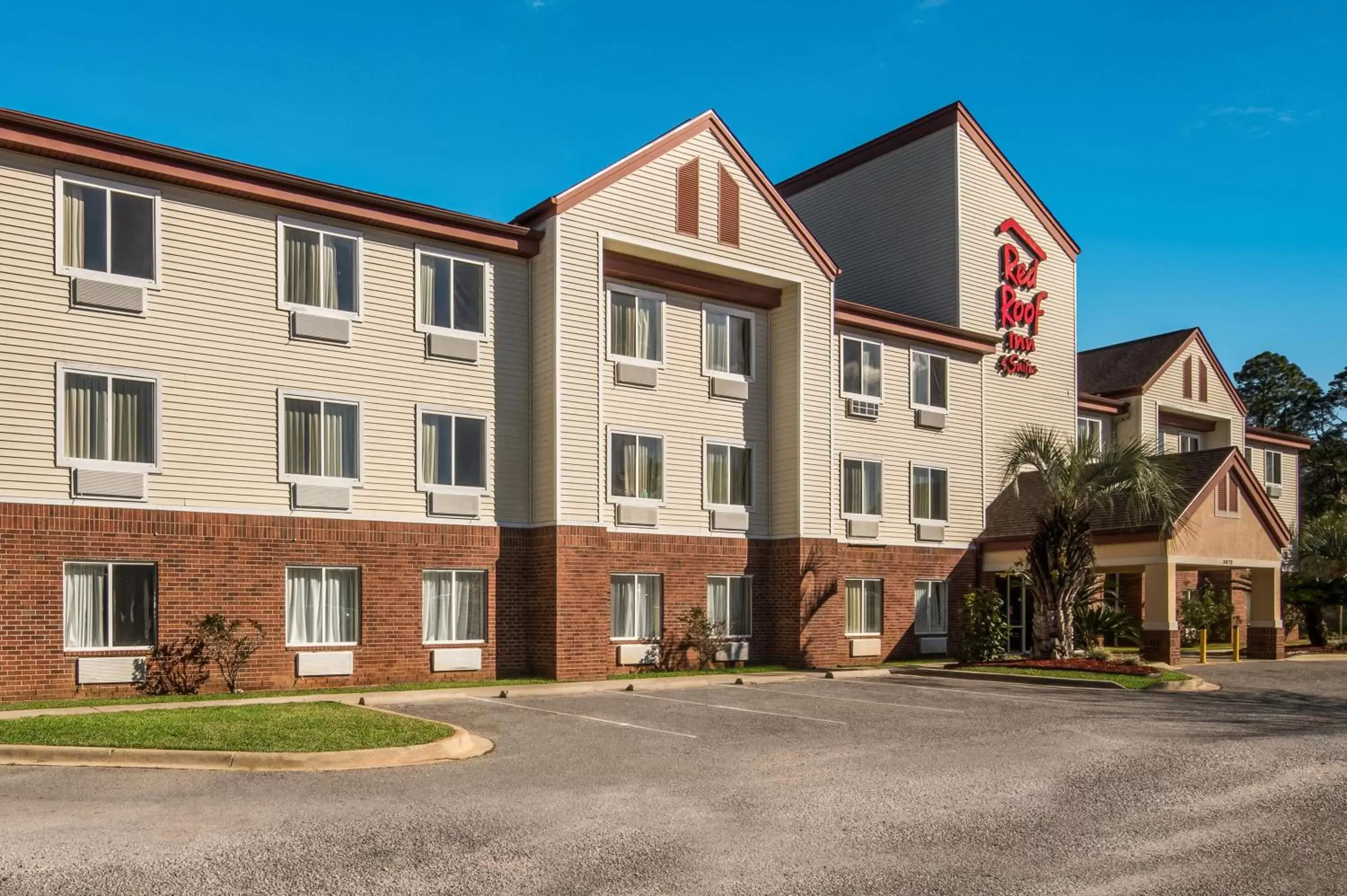 Property Building in Red Roof Inn & Suites Pensacola East - Milton