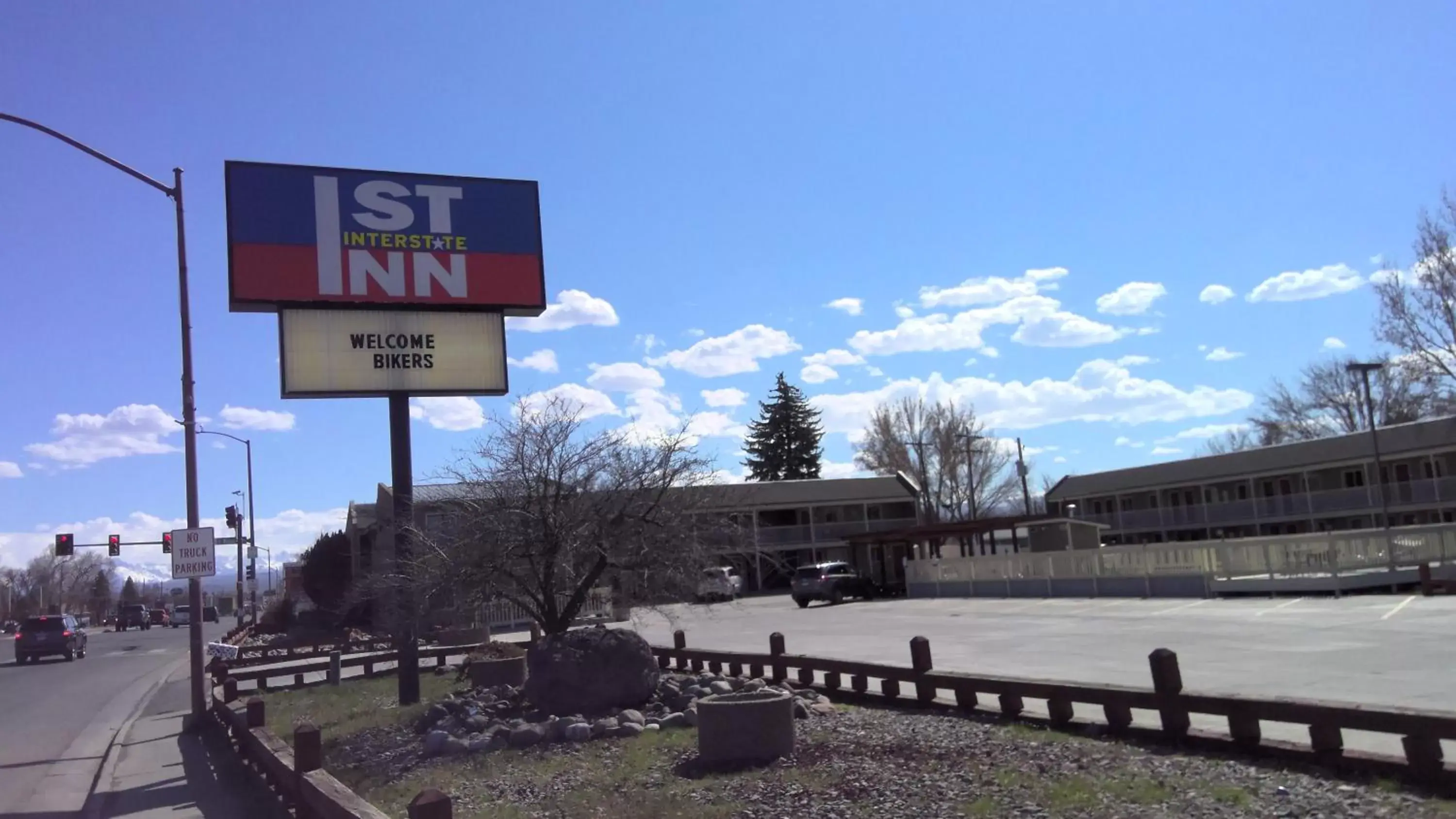 Property logo or sign in 1st Interstate Inn Montrose