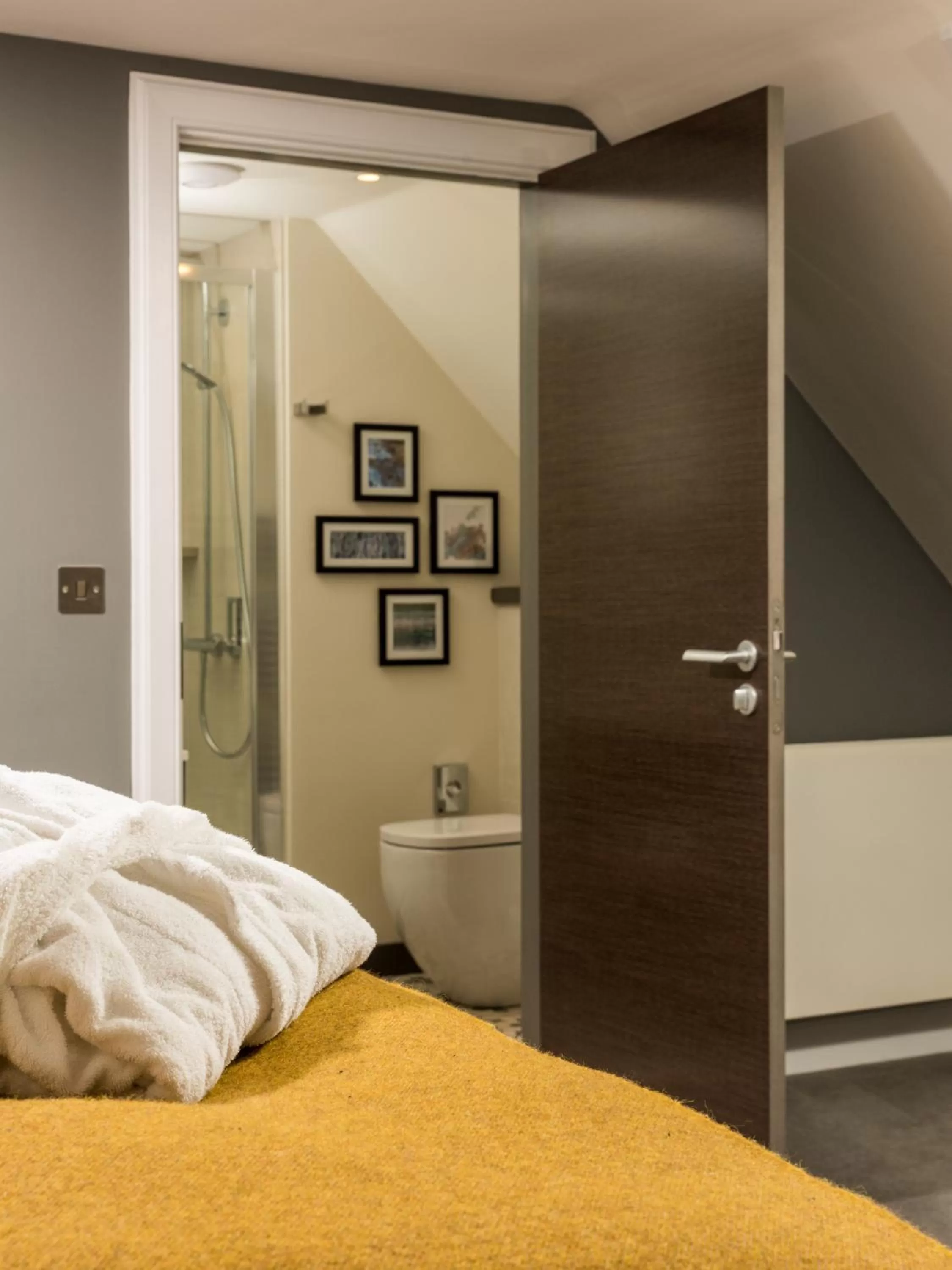 Bathroom, Bed in Marmalade