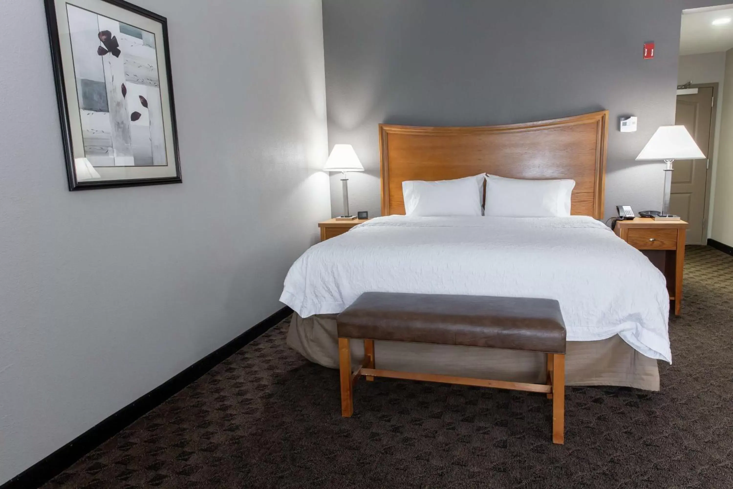 Bed in Hampton Inn & Suites Chesapeake-Square Mall
