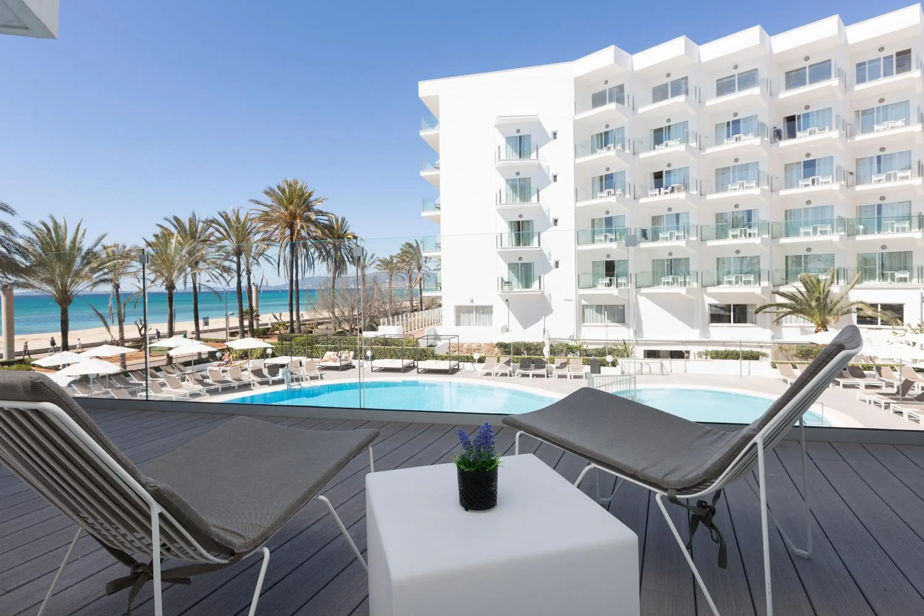 Balcony/Terrace, Swimming Pool in HM Tropical