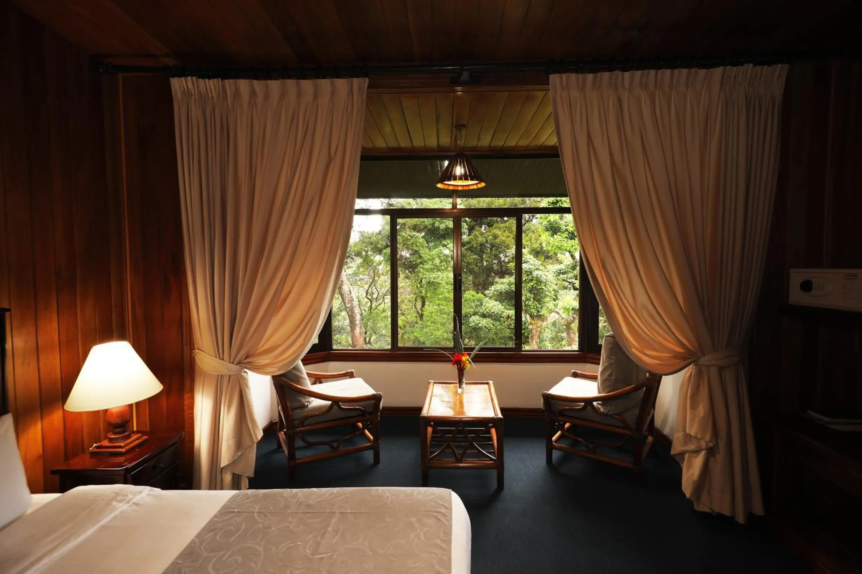 Photo of the whole room, Seating Area in Trapp Family Lodge Monteverde