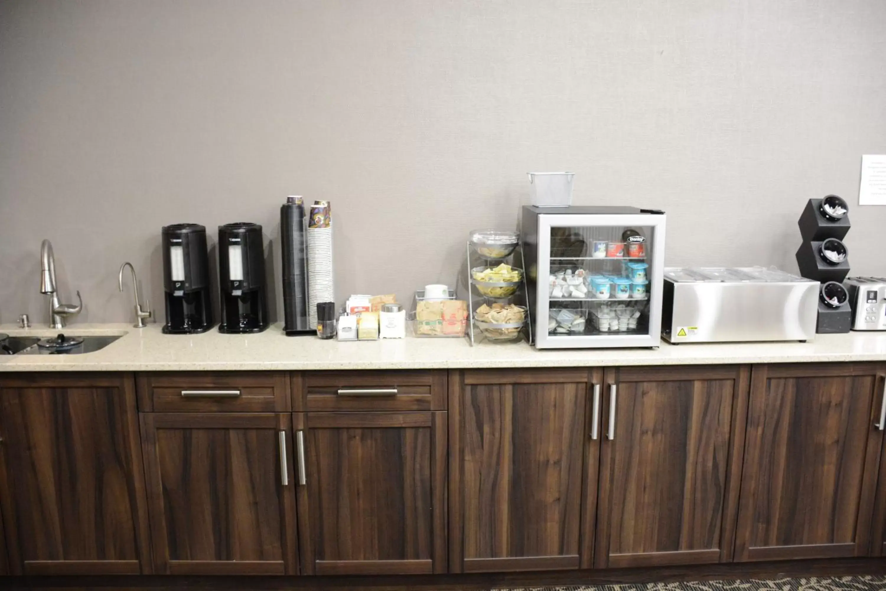 Restaurant/places to eat in Travelodge by Wyndham Lethbridge Restaurant/places to eat in Travelodge by Wyndham Lethbridge