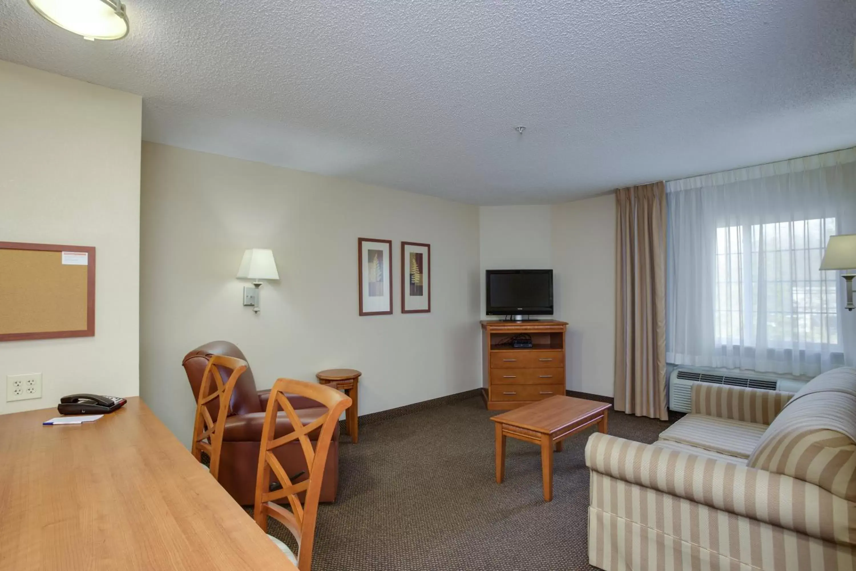 Bedroom, Seating Area in Candlewood Suites Richmond Airport, an IHG Hotel