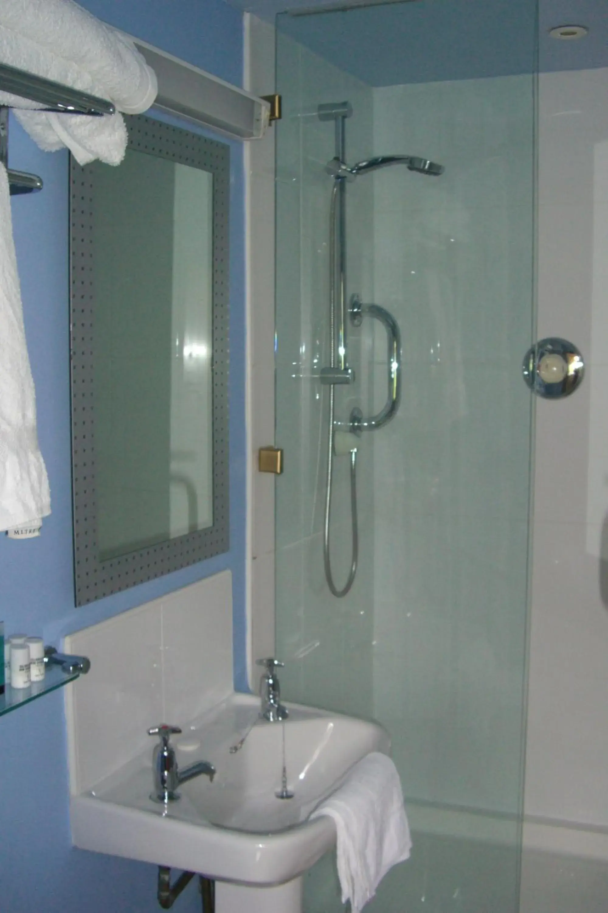 Bathroom in Ash Farm Country House