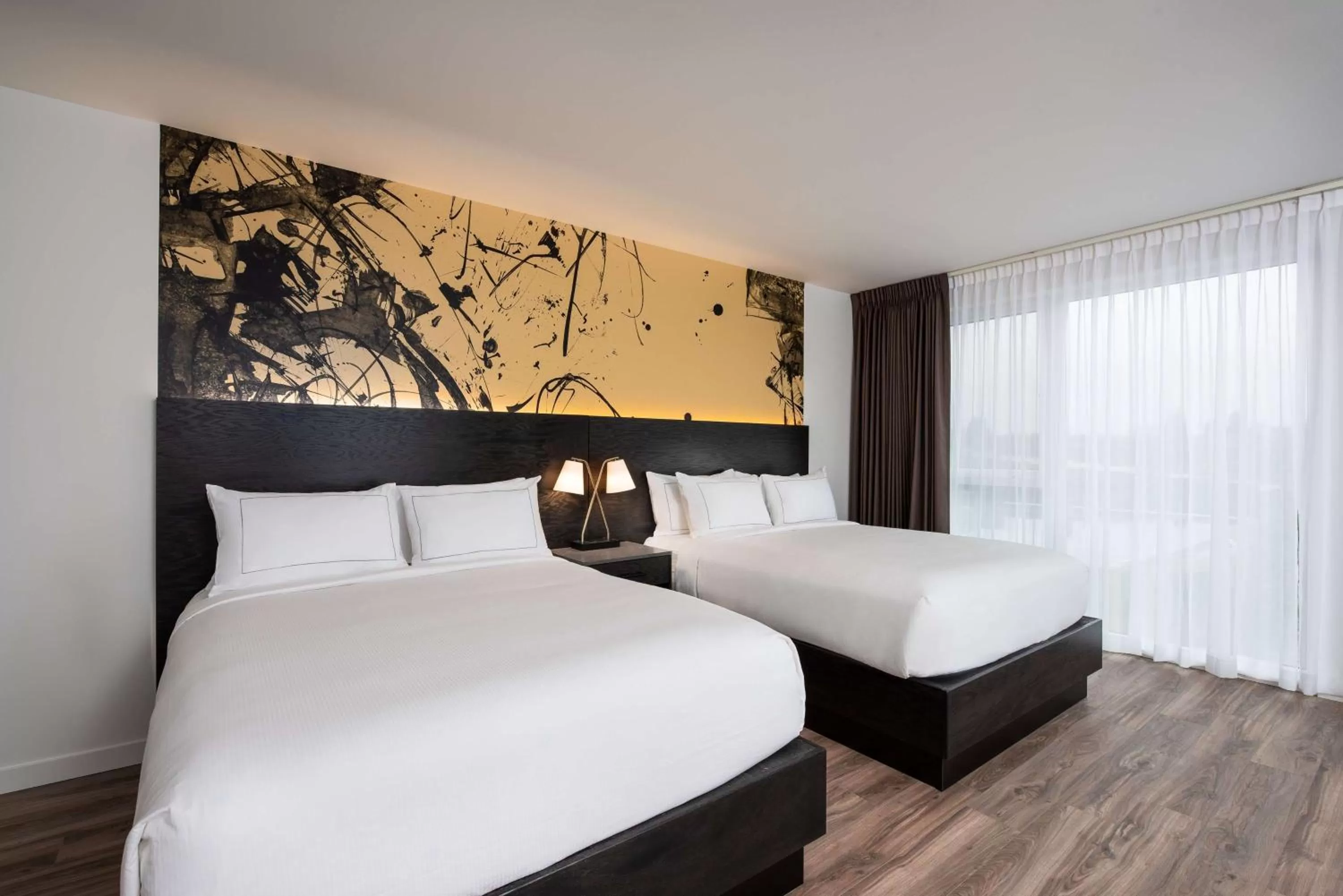 Bed in Holman Riverfront Park Hotel Salem, Tapestry By Hilton