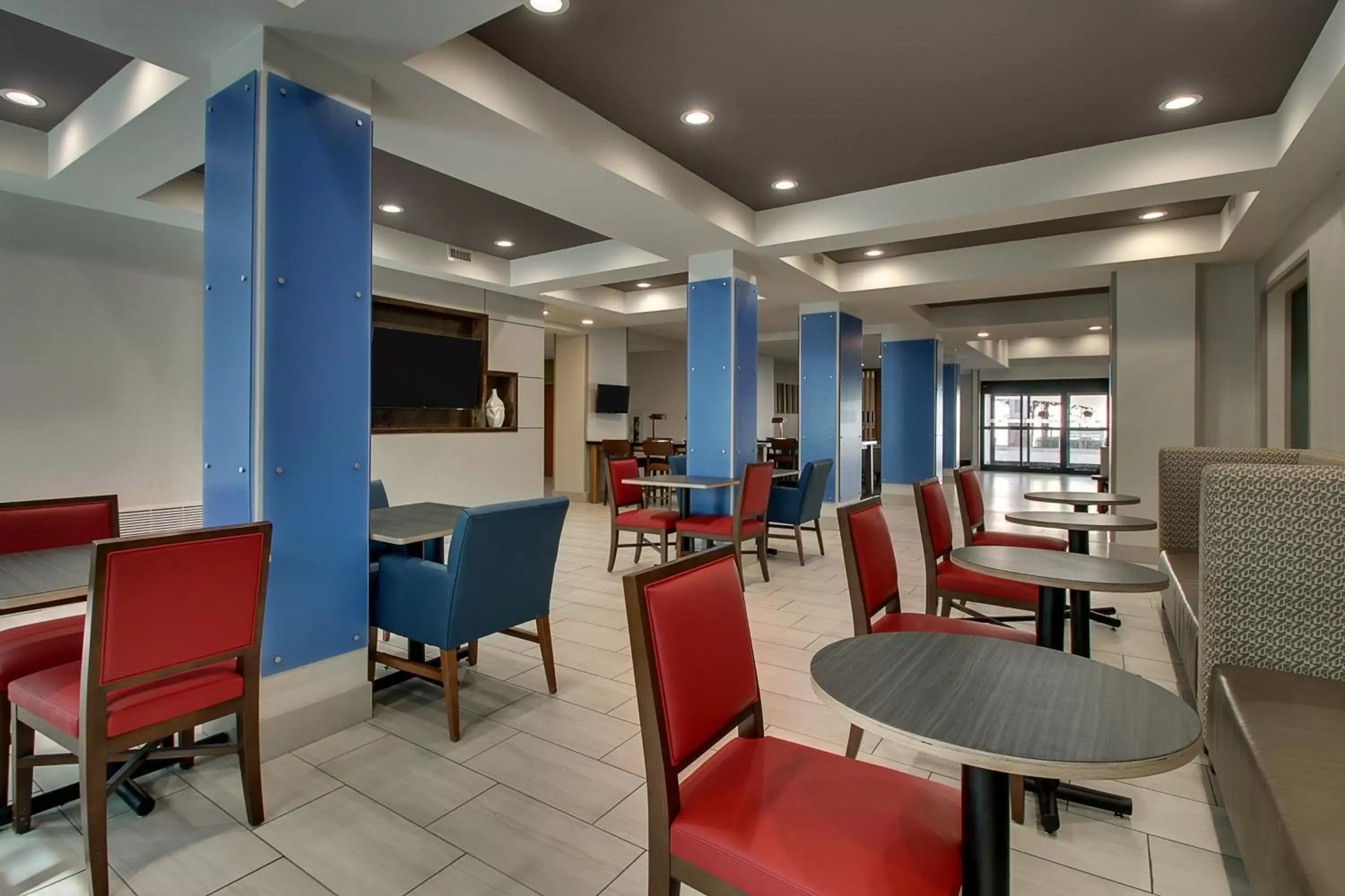 Breakfast, Restaurant/Places to Eat in Holiday Inn Express Hotel & Suites Austell Powder Springs, an IHG Hotel