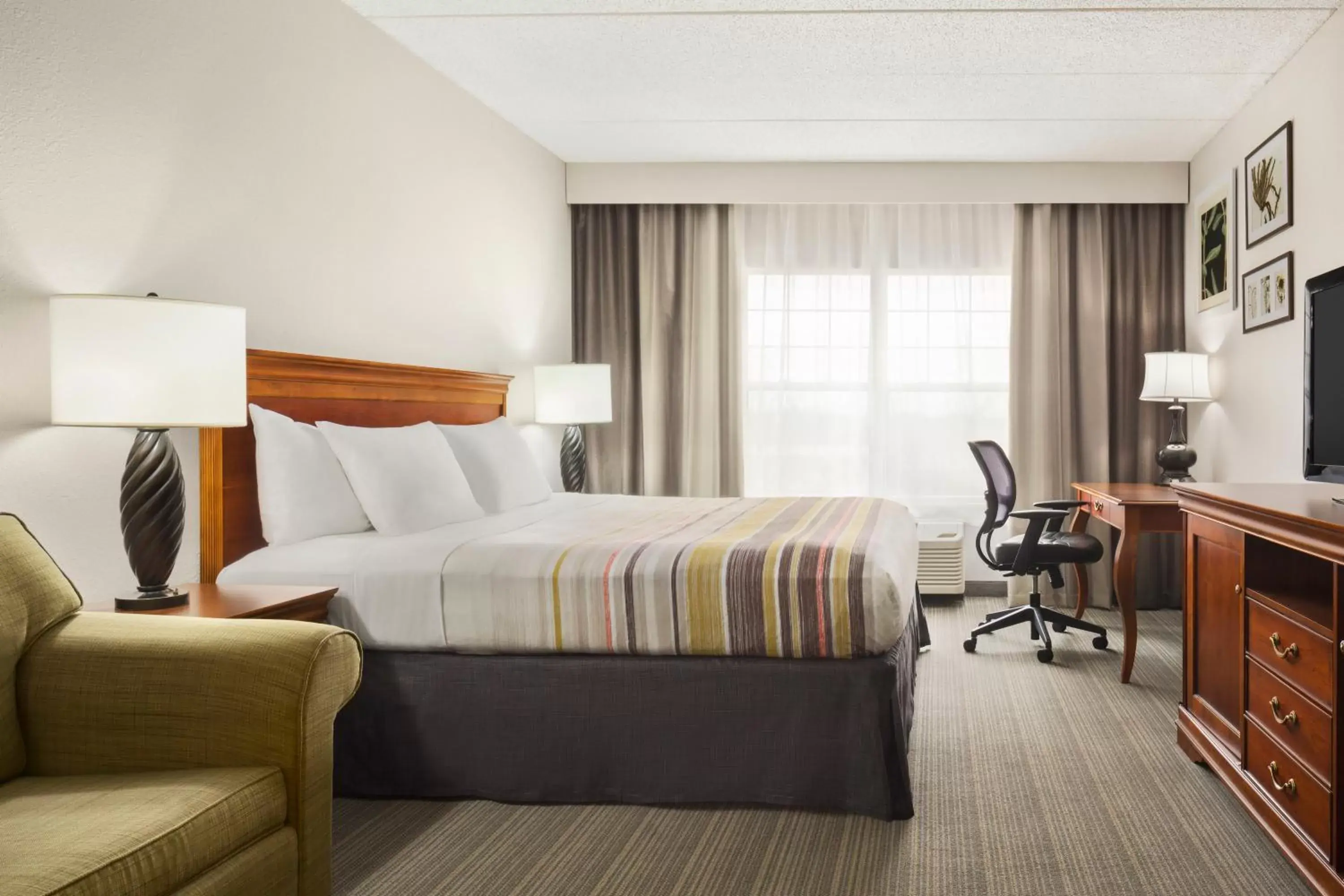 Photo of the whole room, Bed in Country Inn & Suites by Radisson, Lexington, KY