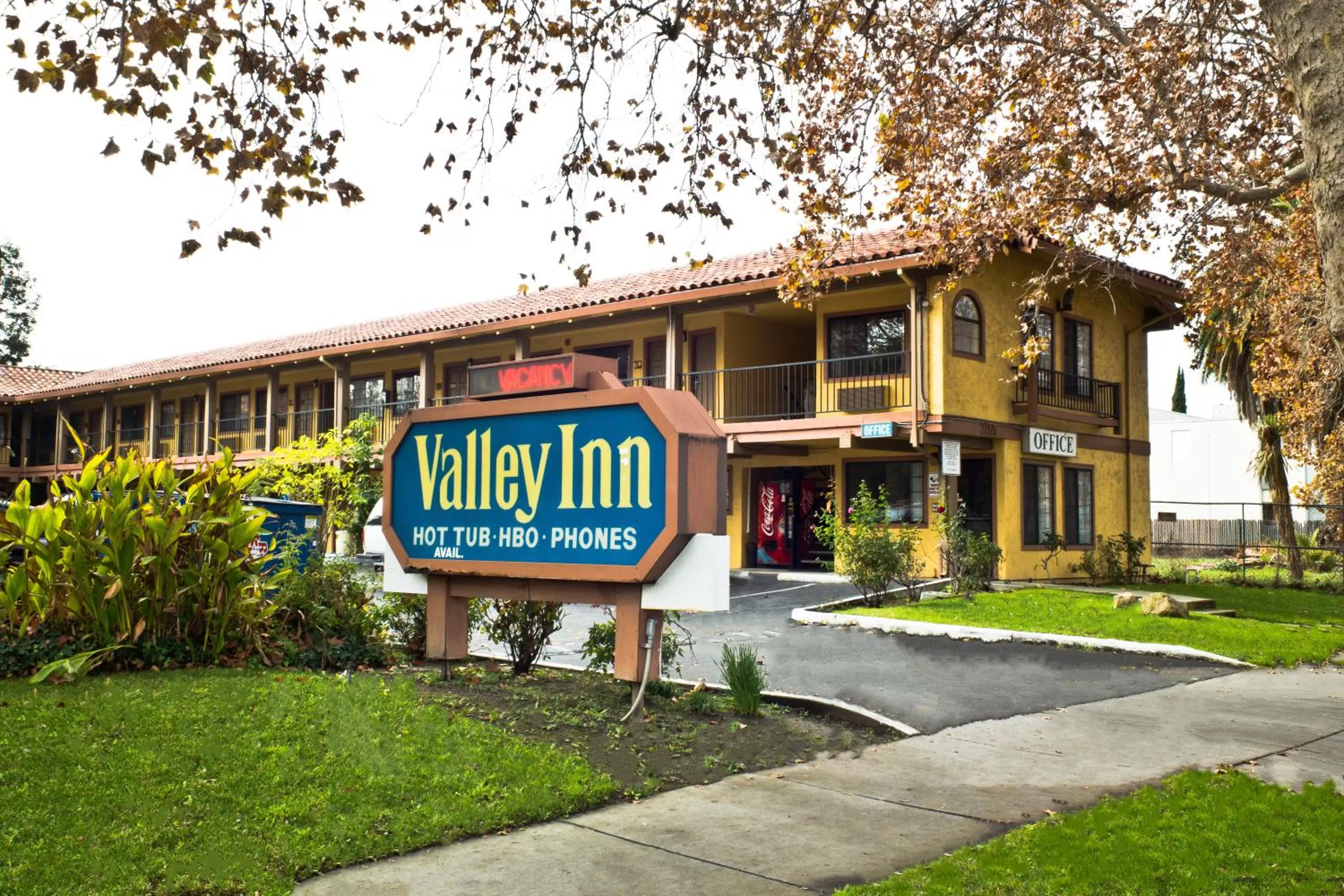 Property building in Valley Inn San Jose