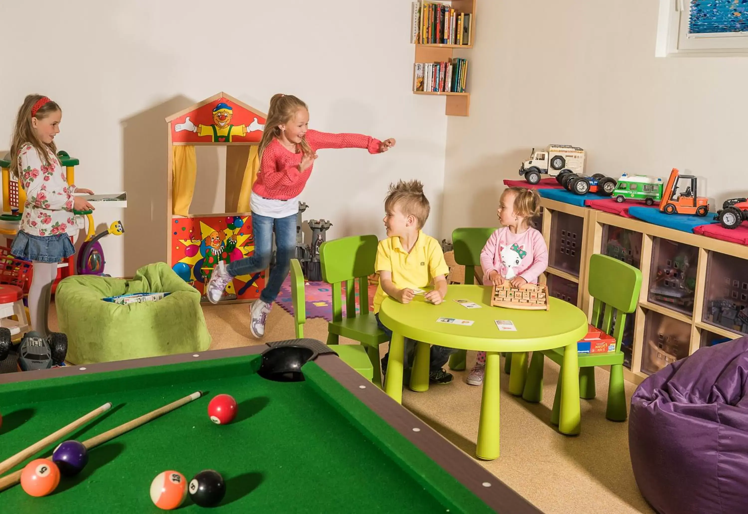 People, Billiards in Residenz Gruber, Hotel & Appartments