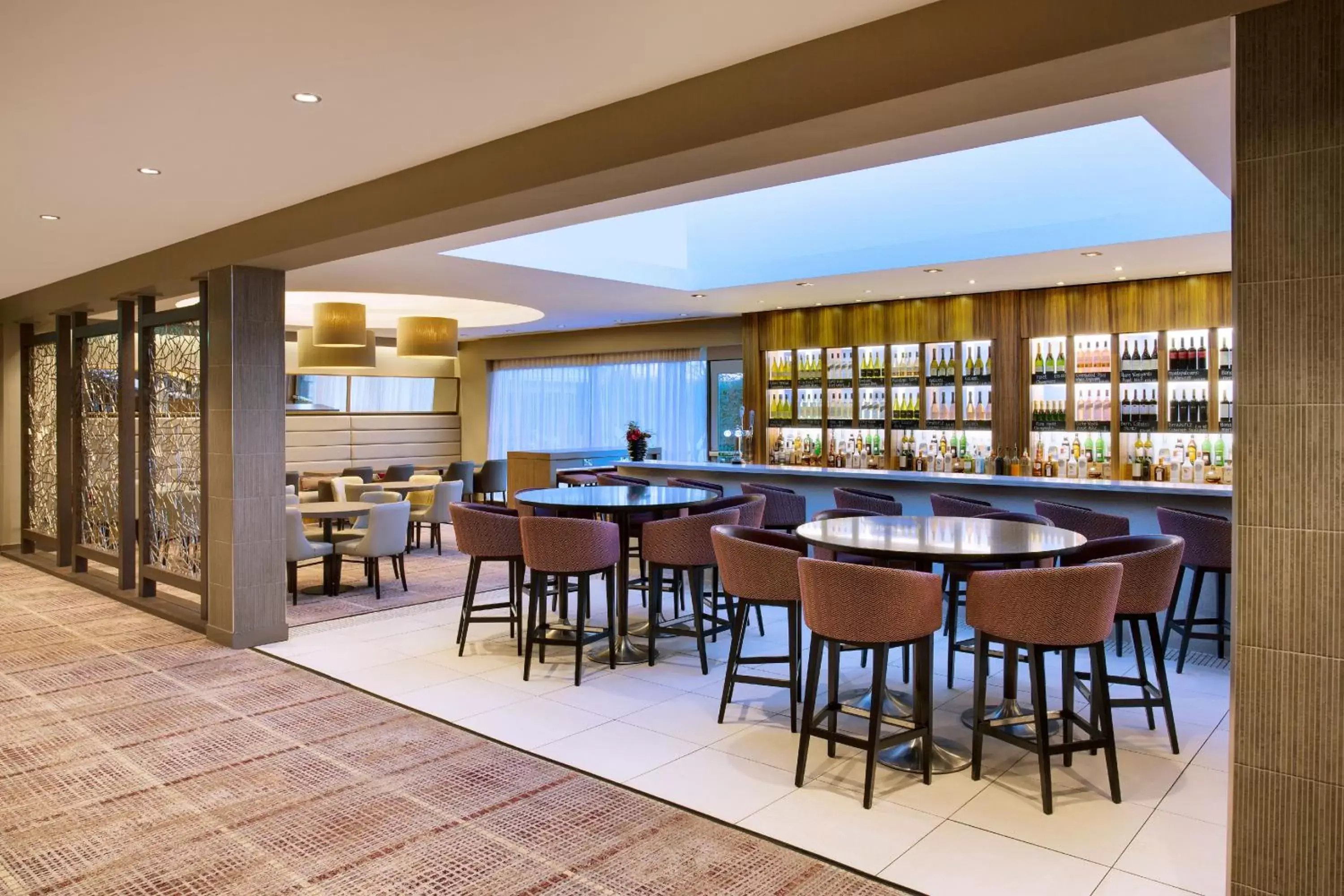 Lounge or bar, Lounge/Bar in Leonardo Hotel and Conference Venue Hinckley Island - Formerly Jurys Inn