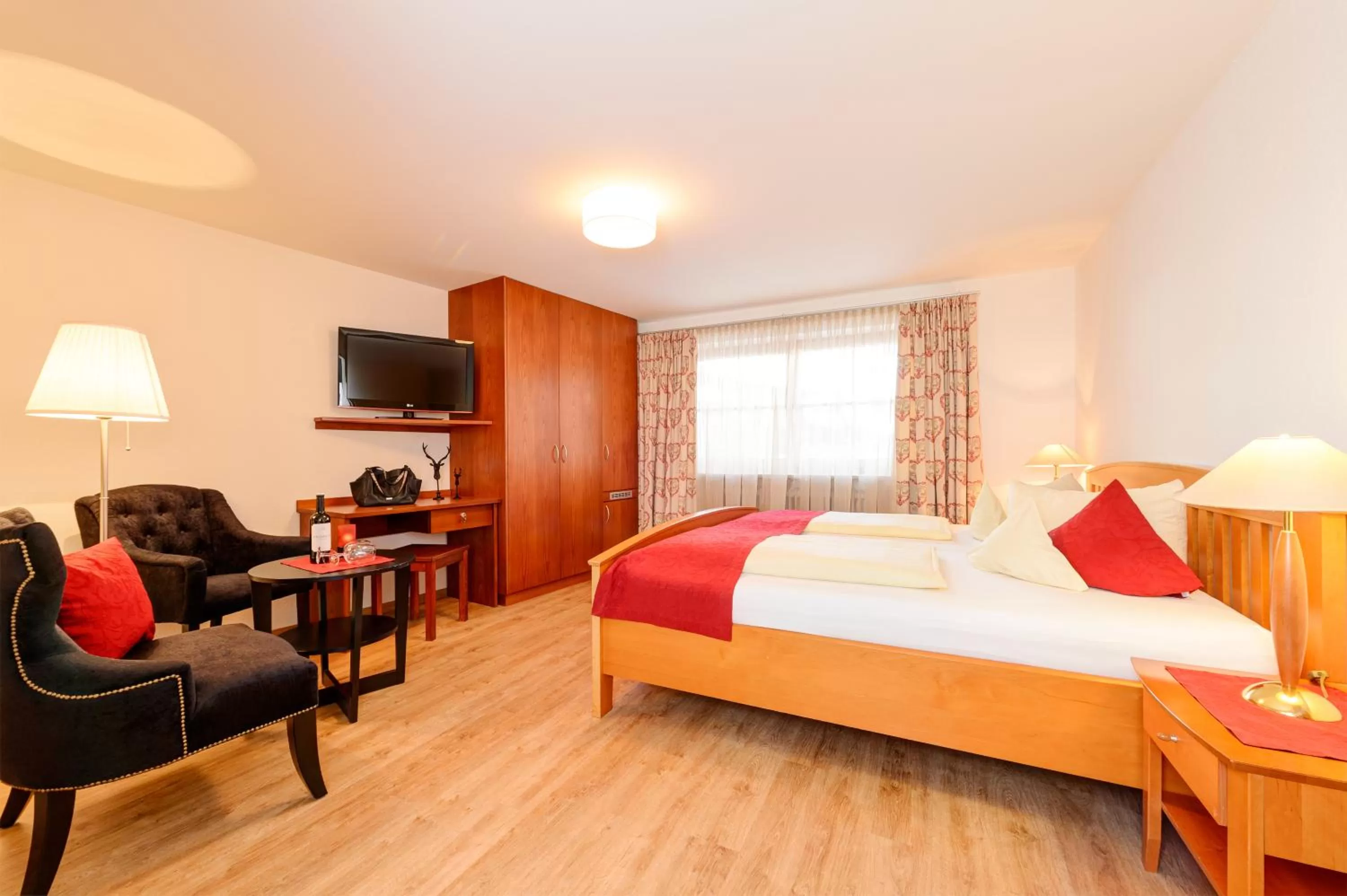 Photo of the whole room, Bed in Familien- und Wellnesshotel "Viktoria"