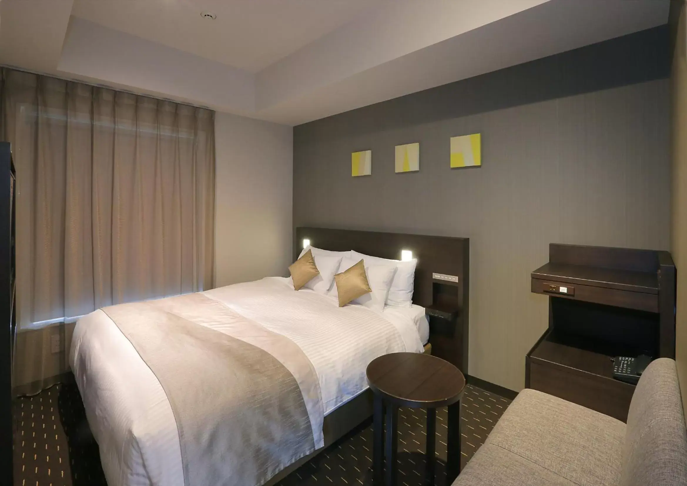 Photo of the whole room, Bed in Akihabara Washington Hotel