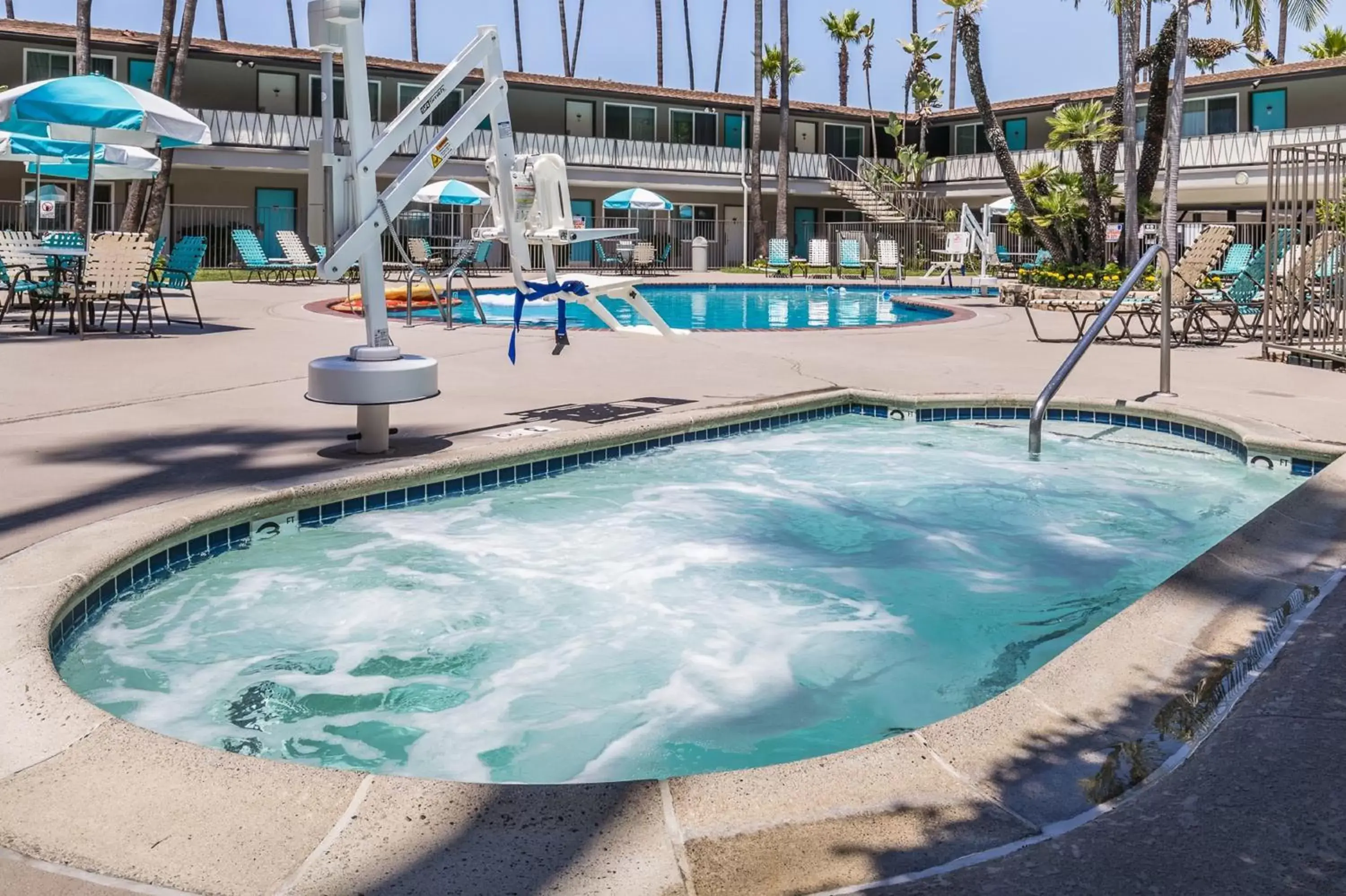 Swimming pool in Kings Inn Swimming pool in Kings Inn