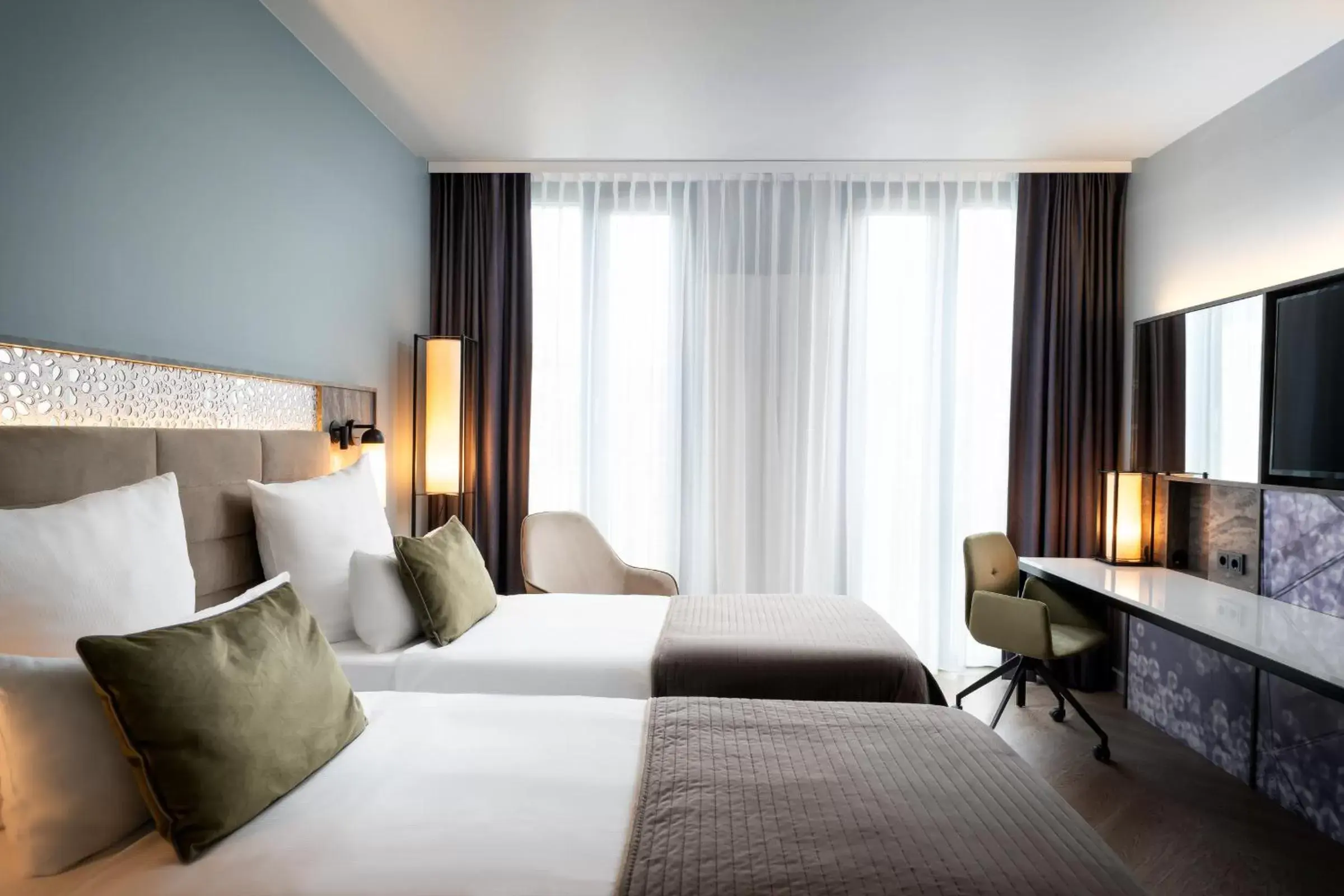 Bed in Leonardo Royal Hotel Munich