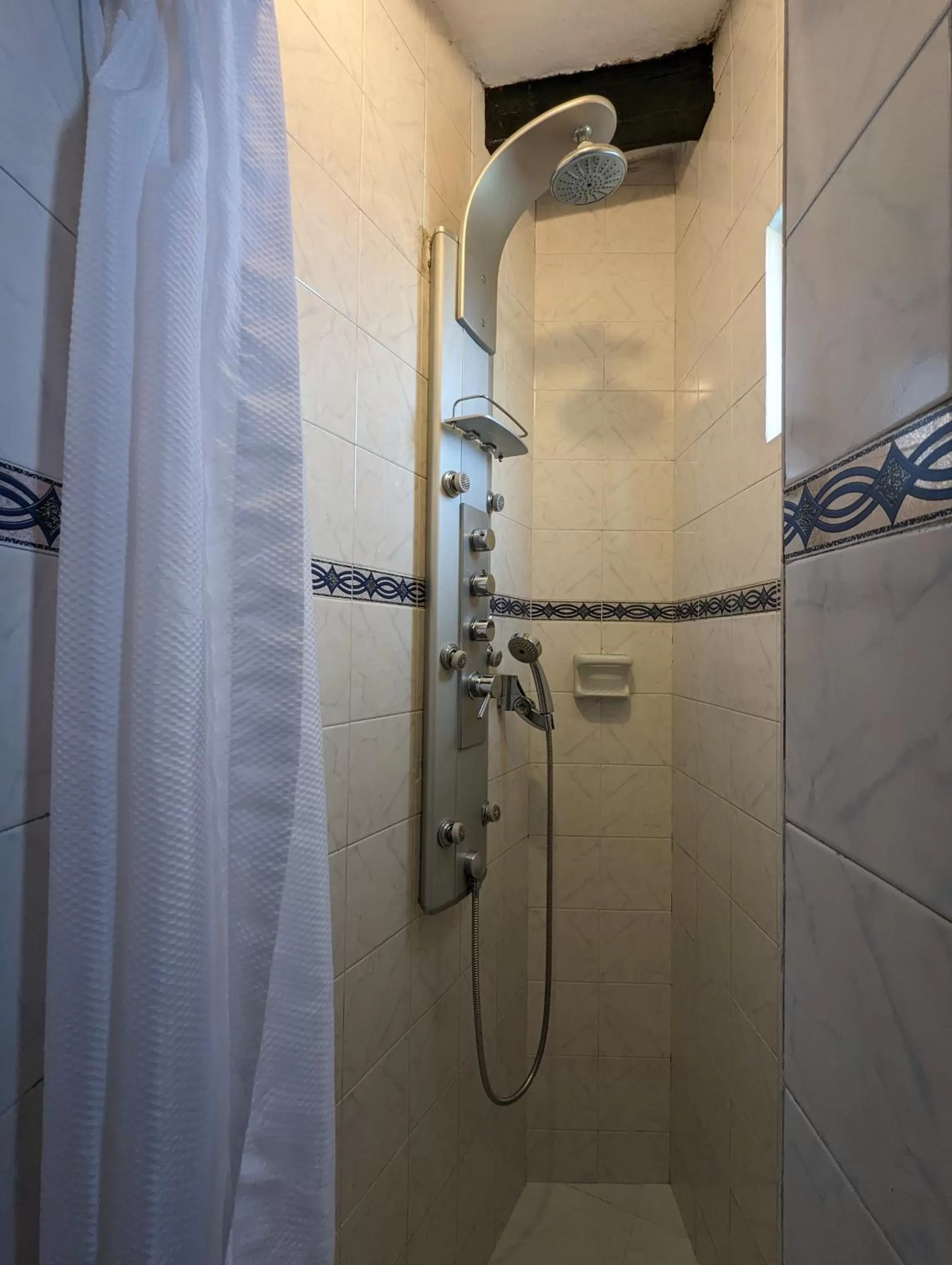 Shower in Posada Cafe La Huerta