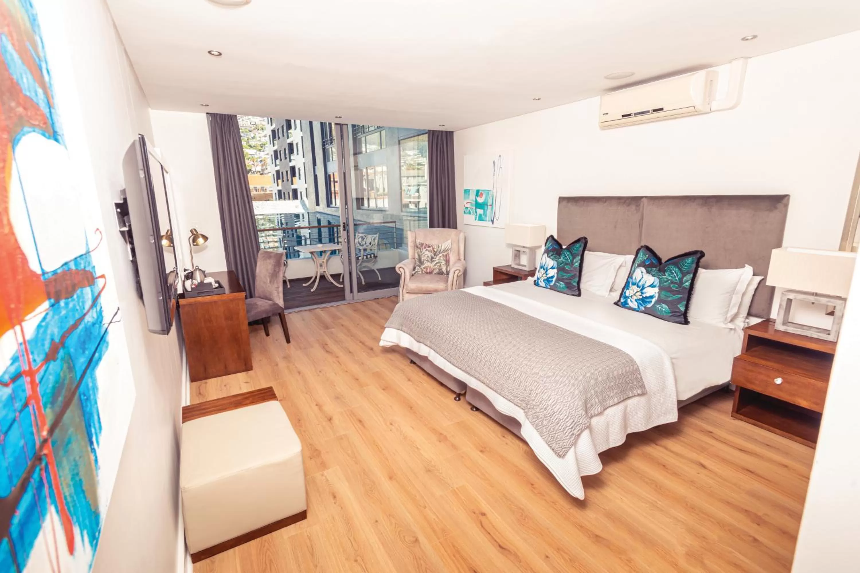 Twin Room with Balcony in Newkings Boutique Hotel